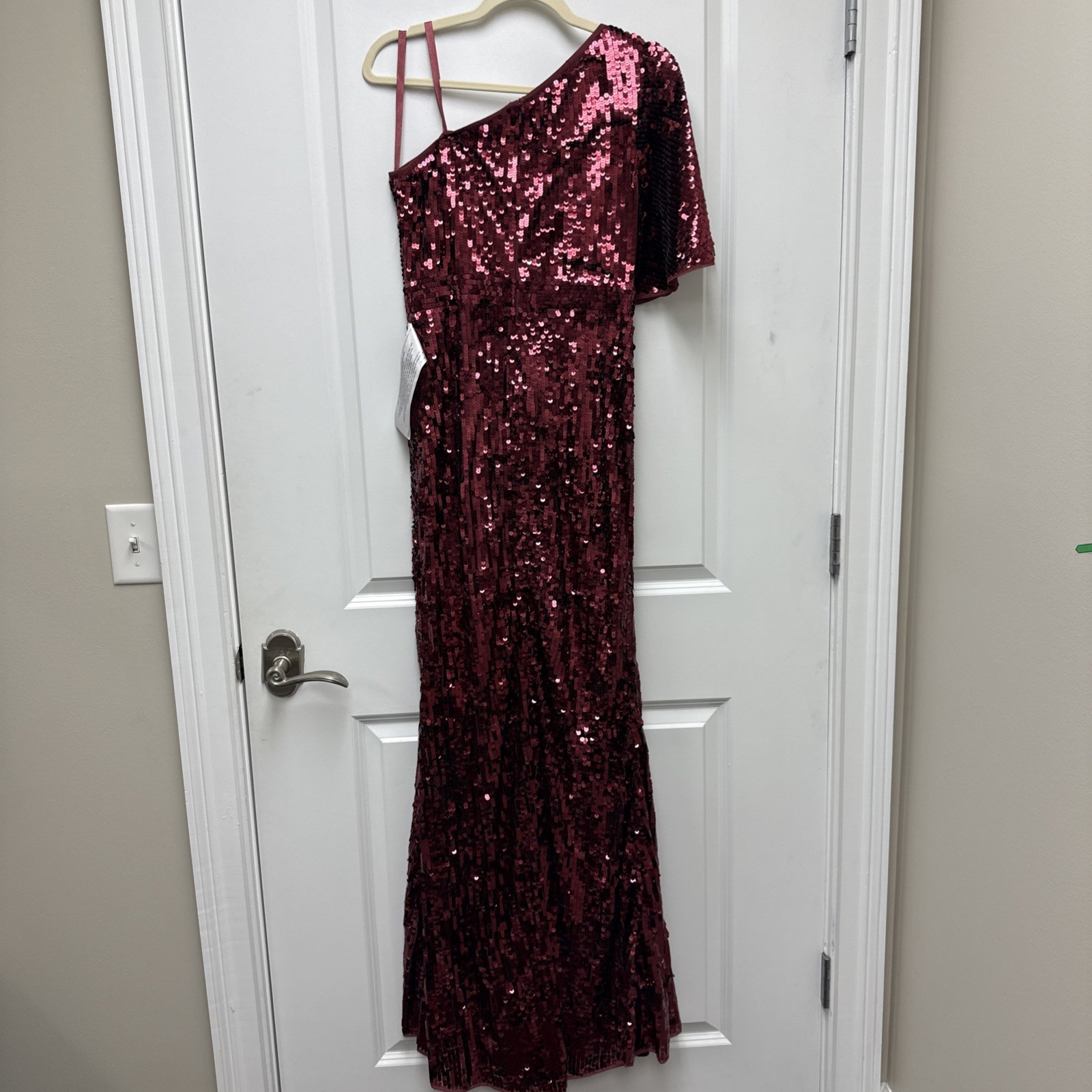 New Mac Duggal Size 4 Burgundy 93540 One-Shoulder Sequin Formal Gown Maxi Dress