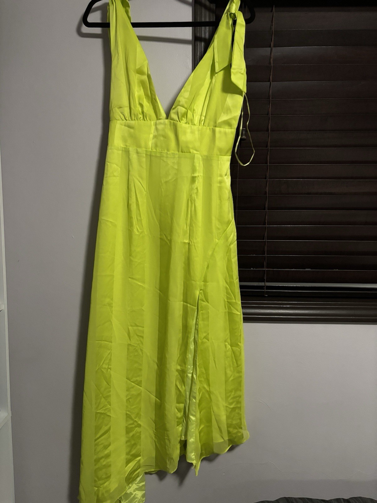 Luxxel neon Green v Neck Midi Dress Solid Bow Accent sz M