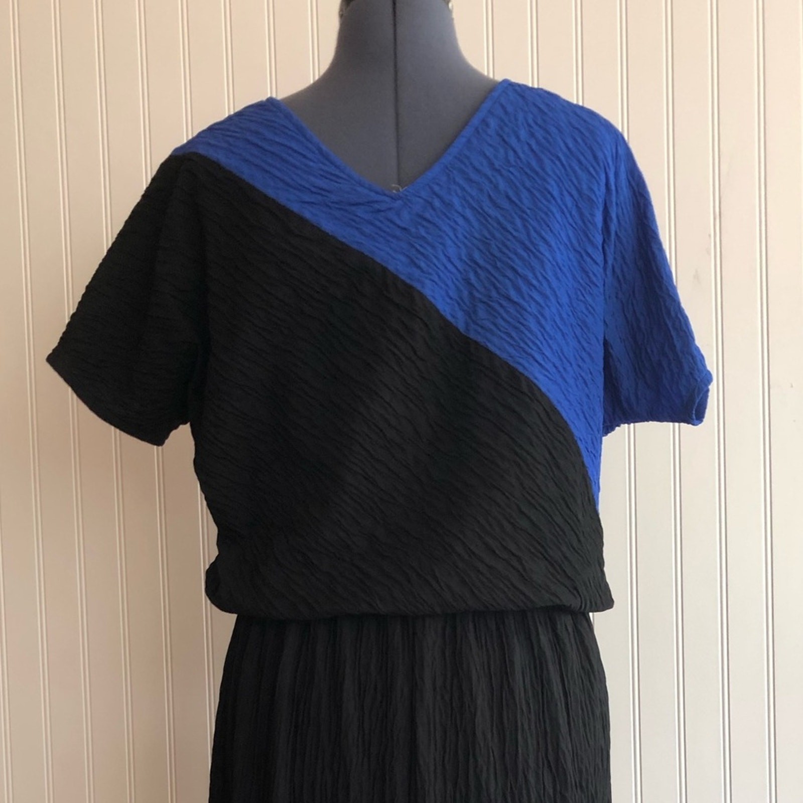 Vintage Black and Blue Colorblock Crepe Short Sleeve Elastic Waist Blousy Medium