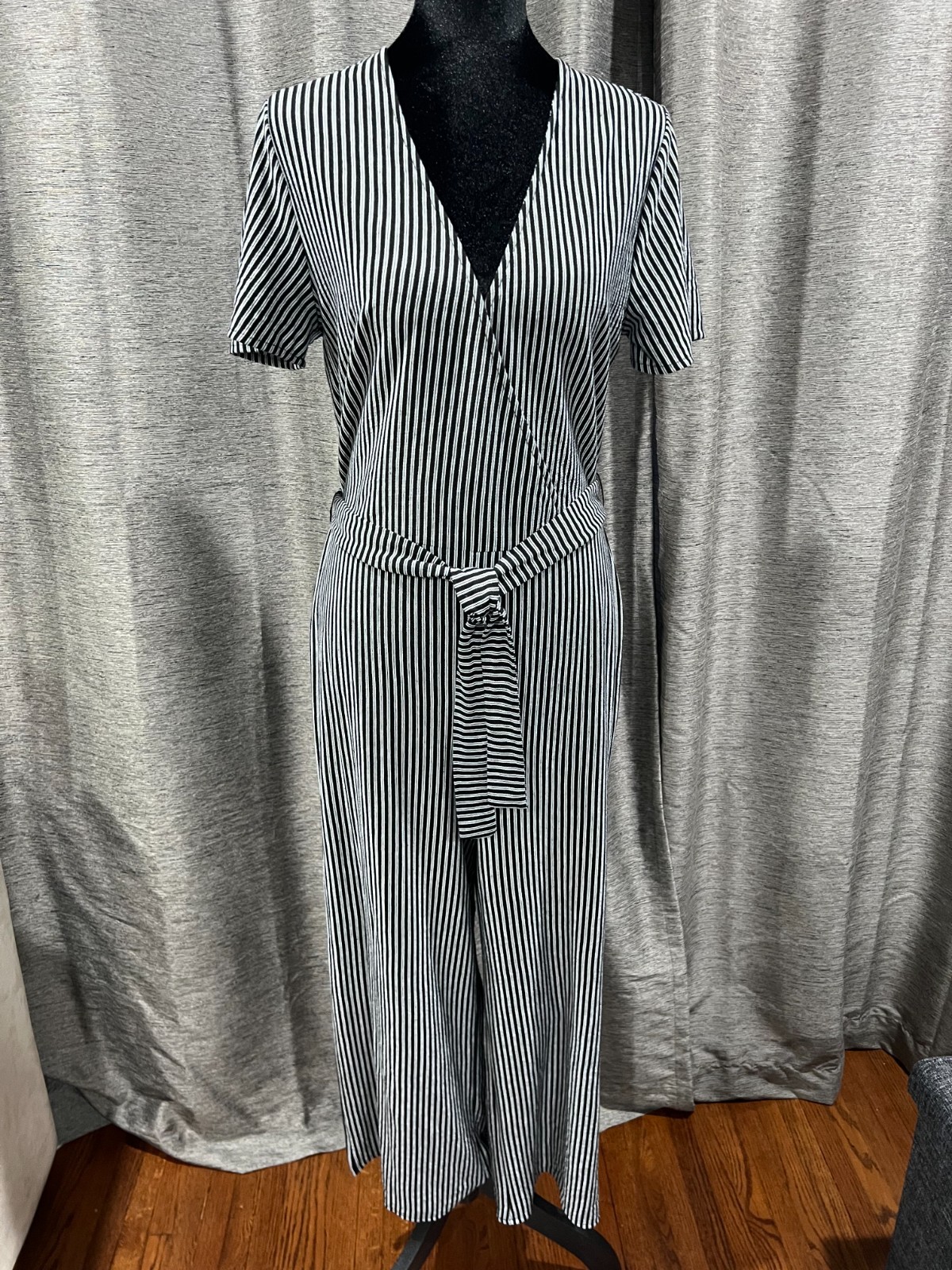 NWOT A New Day Pin striped romper elastic tied waist V neck wide leg size S