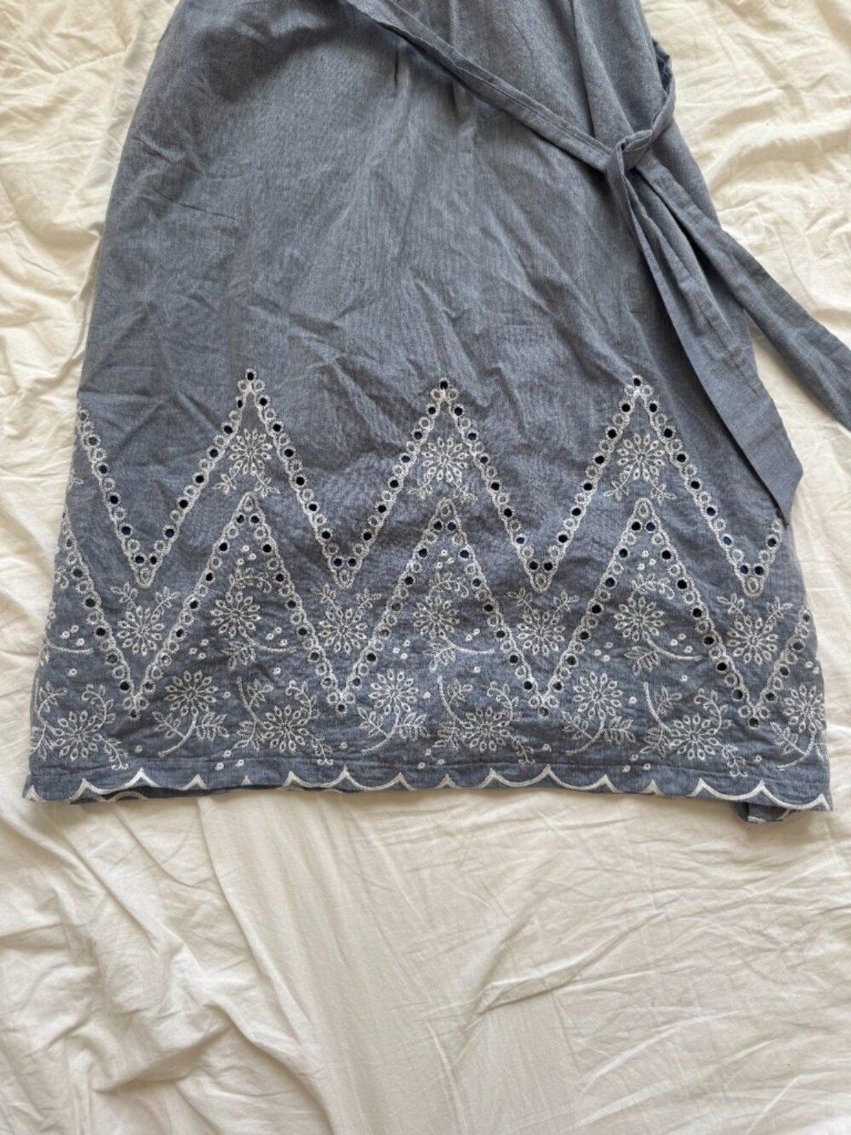 Julia Jordan Embroidered Cotton Midi Dress Denim / Ivory Blue Size 4 Tie Waist