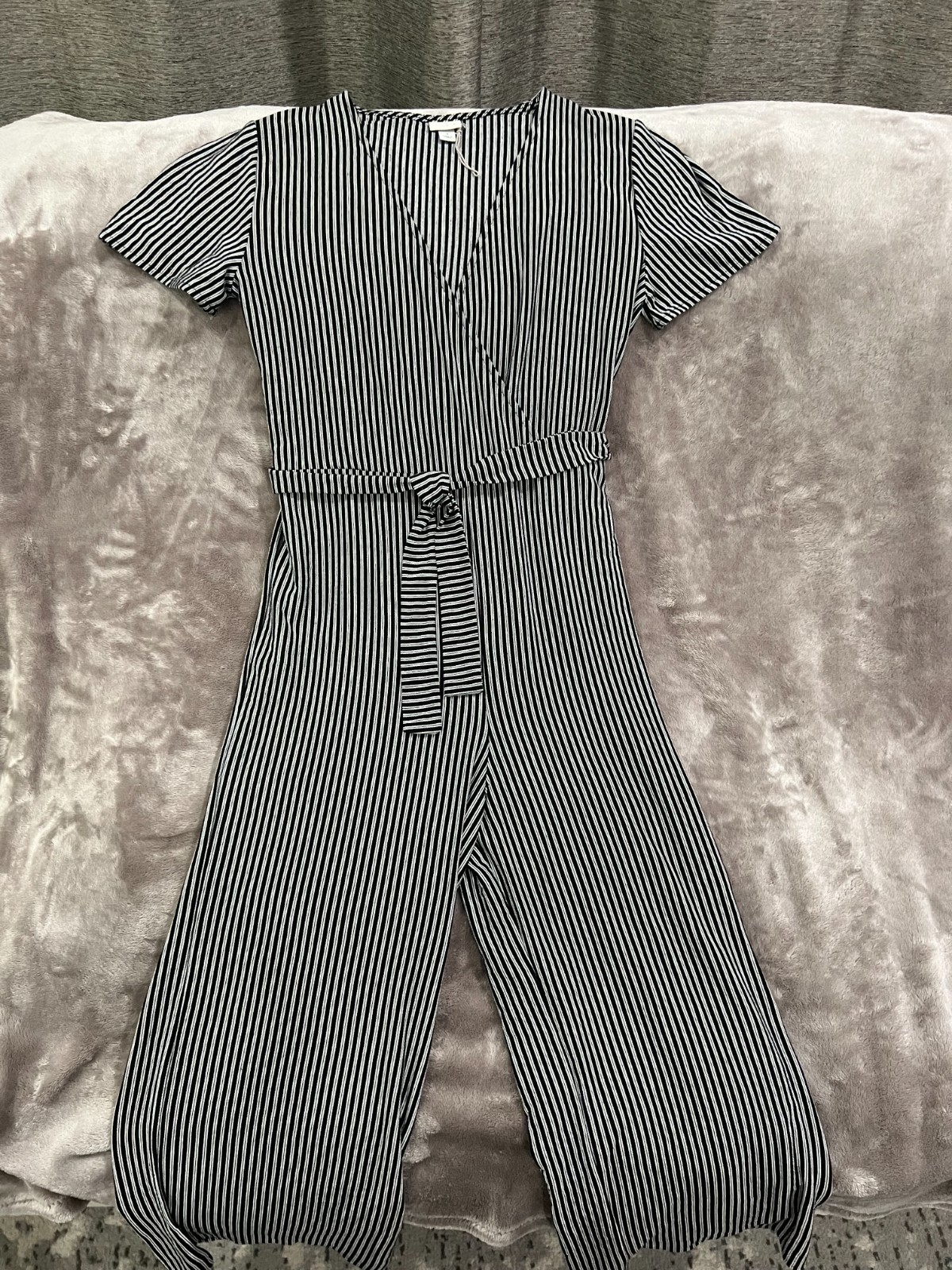 NWOT A New Day Pin striped romper elastic tied waist V neck wide leg size S