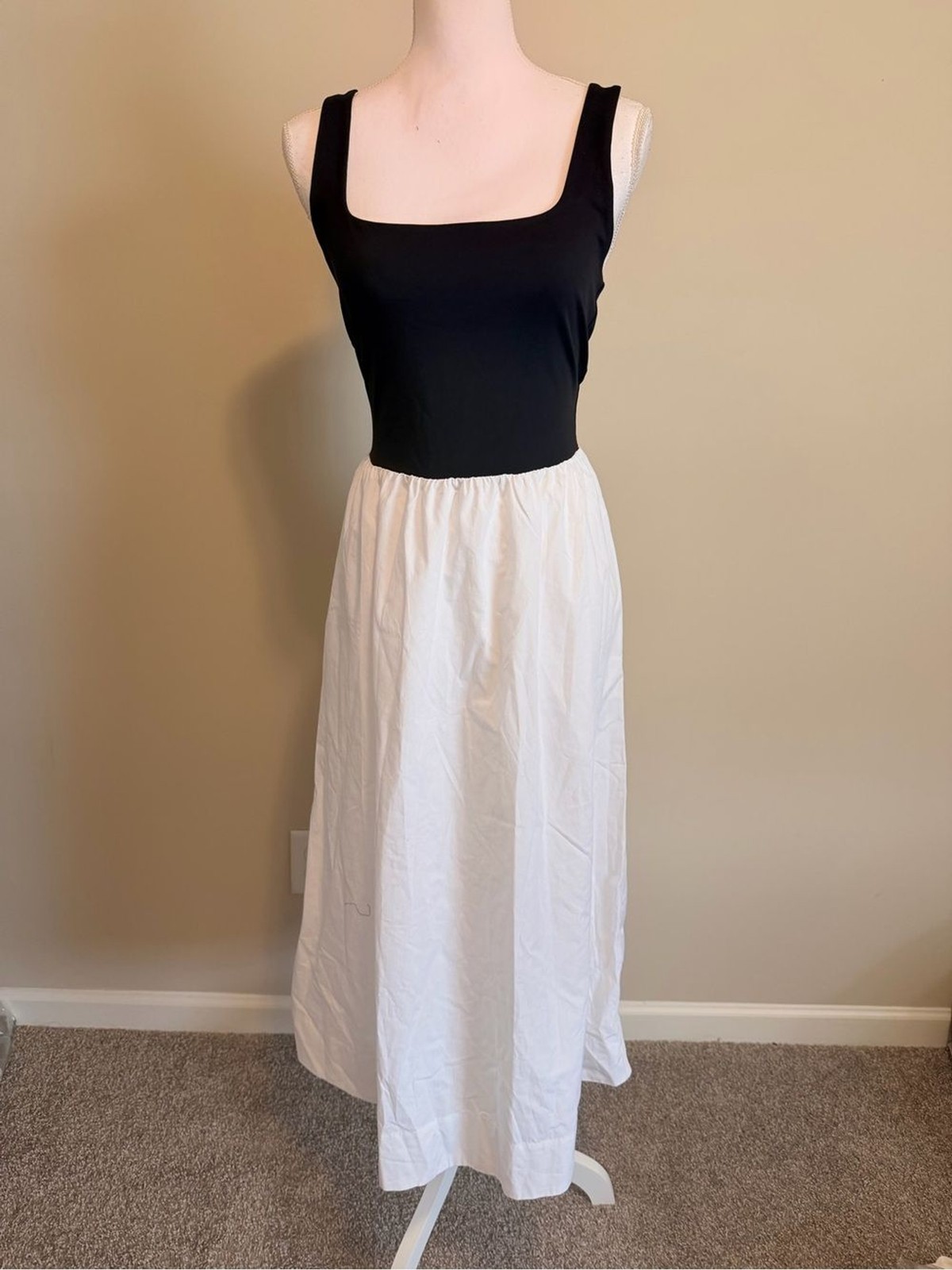 Aritzia Babaton Revive Poplin Fit and Flare Midi dress woman’s size large NWT