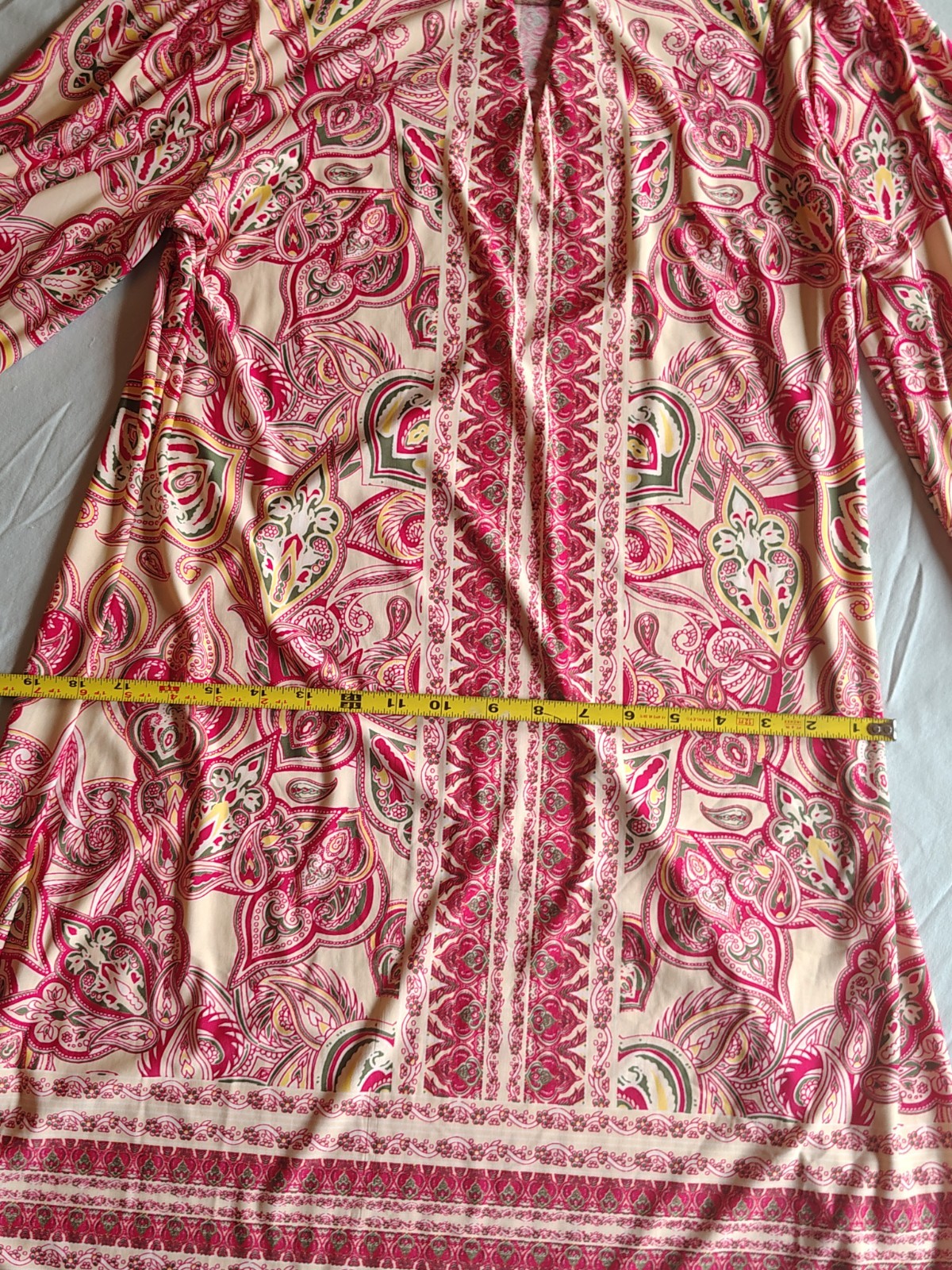 M A Gabrielle Women’s M Pink Beige Green Paisley Shift Knee Jersey 3/4 Sleeve