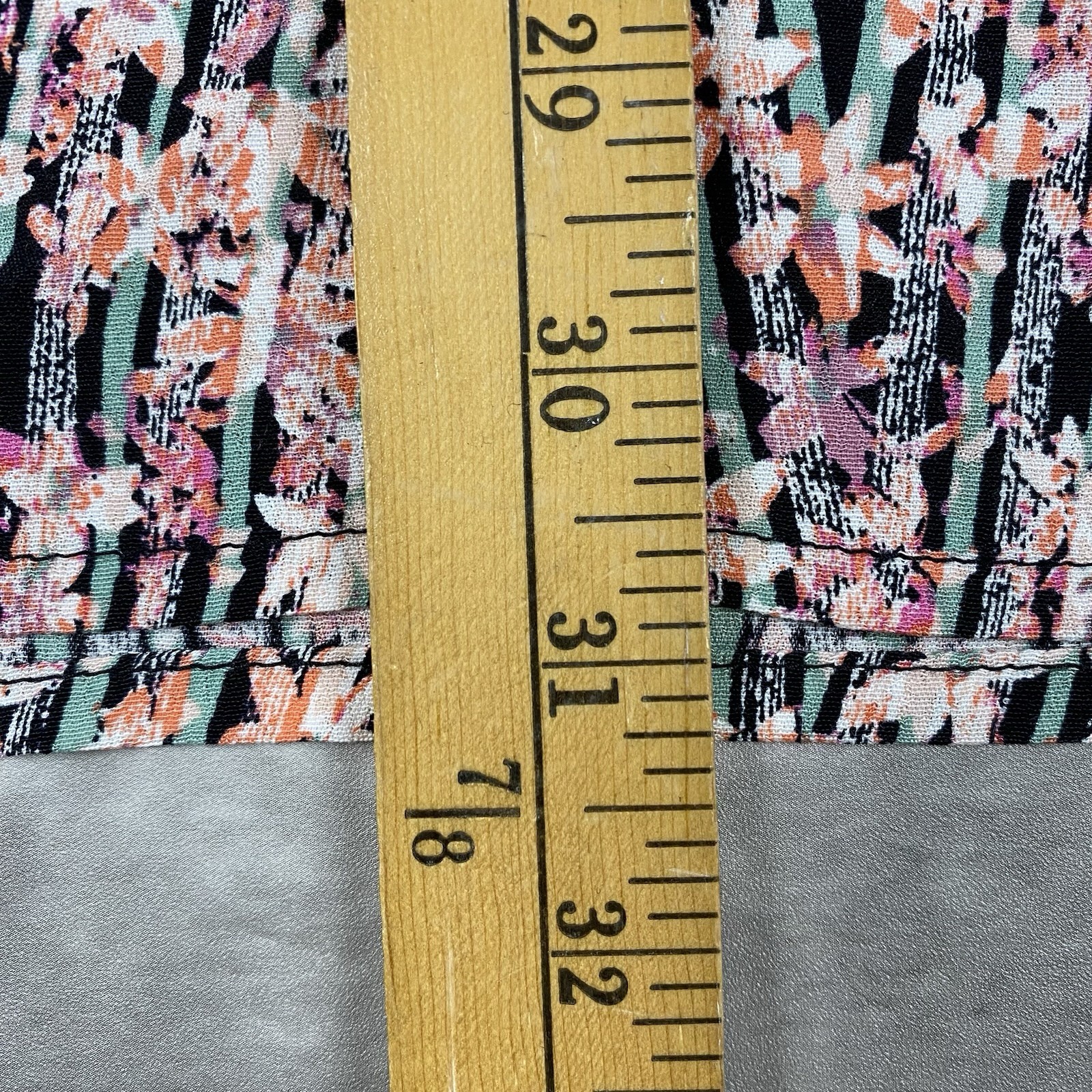LEITH DRESS SIZE M Pink Smoke Tossed Floral TL418355MI ruched sleeve plunge