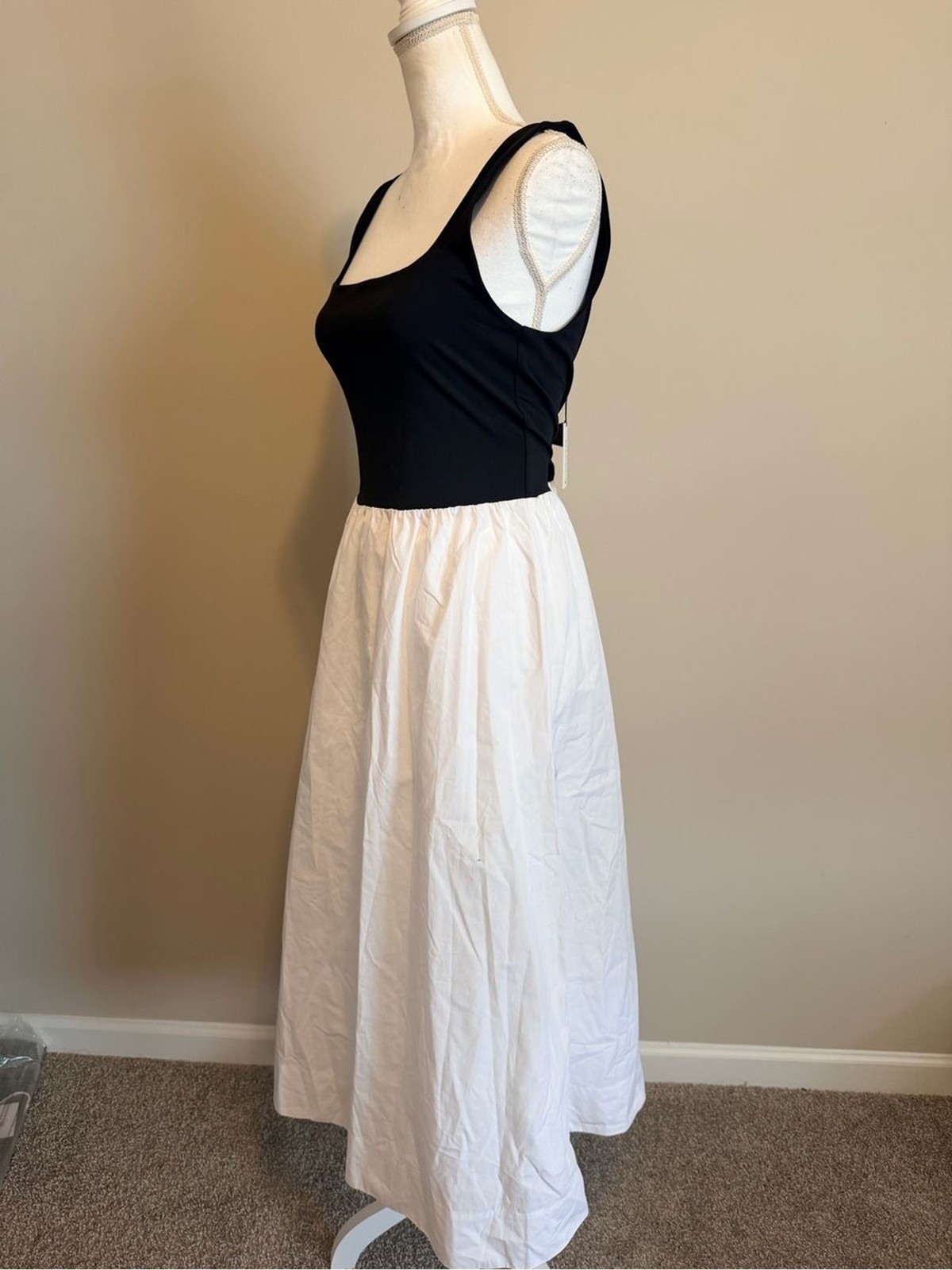 Aritzia Babaton Revive Poplin Fit and Flare Midi dress woman’s size large NWT