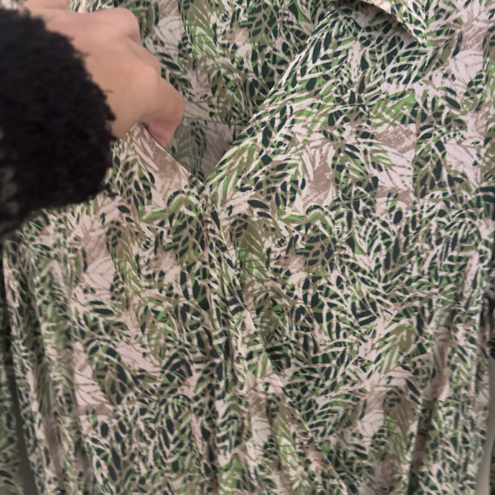 Cabi Leaf Print Shirt Dress Womens Small Green Tan Rayon Boho Botanical Summer