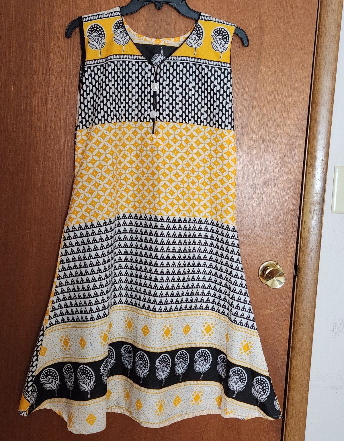 Womens Yellow Black White Geometric V-Neck Sleeveless Button A-Line Dress M