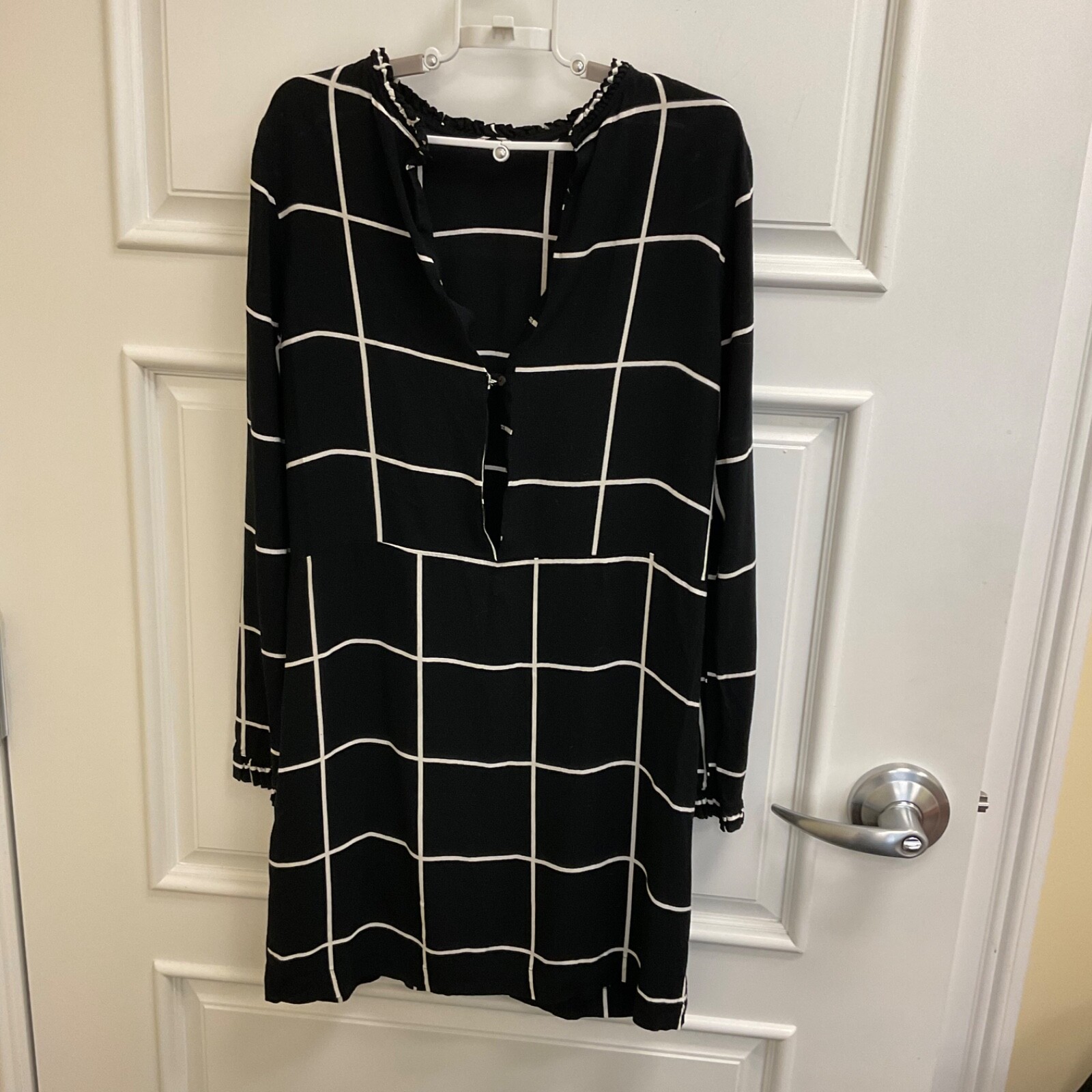 H&M Women’s Sz 4 Tunic Top Minidress Cover Black White Ruffle Neck Blouse Casual
