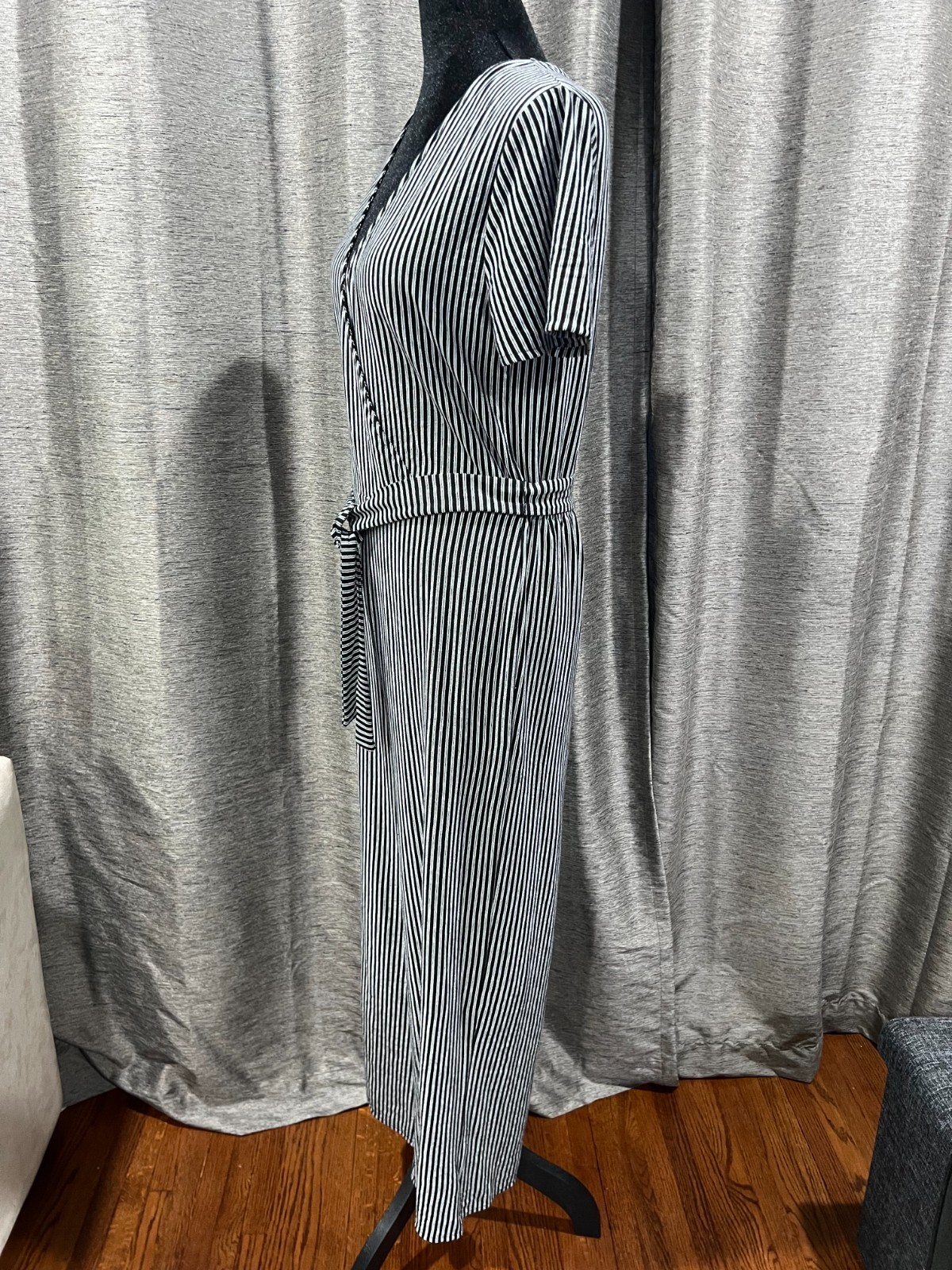 NWOT A New Day Pin striped romper elastic tied waist V neck wide leg size S
