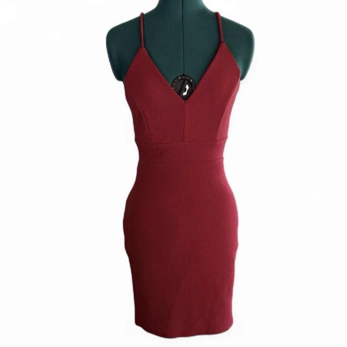 Iris Women’s S Burgundy Solid V-Neck Strappy Lace Back Bodycon Knee Dress