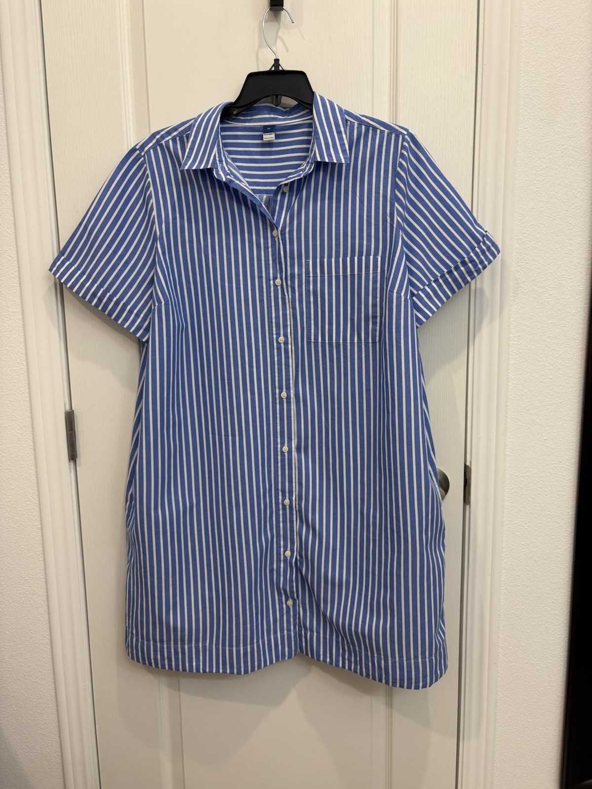 Women’s Old Navy Shirt Dress, Blue And White Stripe, With Pockets.