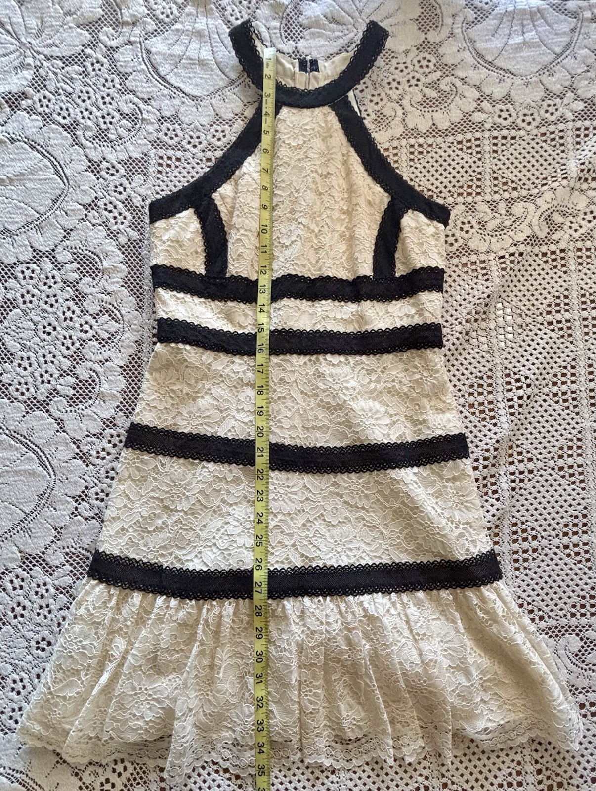 BCBGMAXAZRIA Ivory/Black Floral Lace Halter Fit & Flare Lined Dress 6