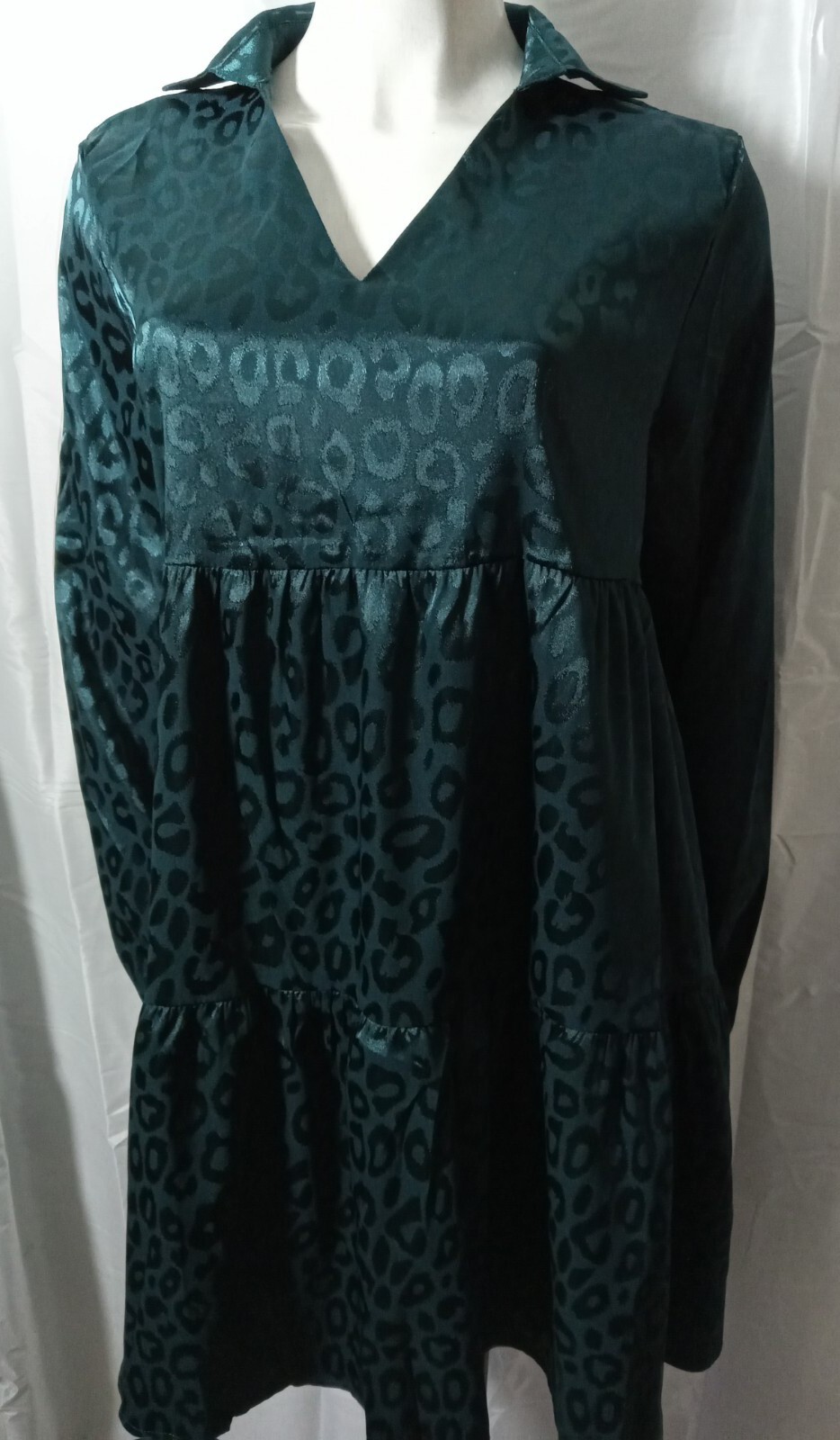 Shein Satin Green Boho Ruffle Long And Elastic Sleeve Size 8/10 (M) Casual