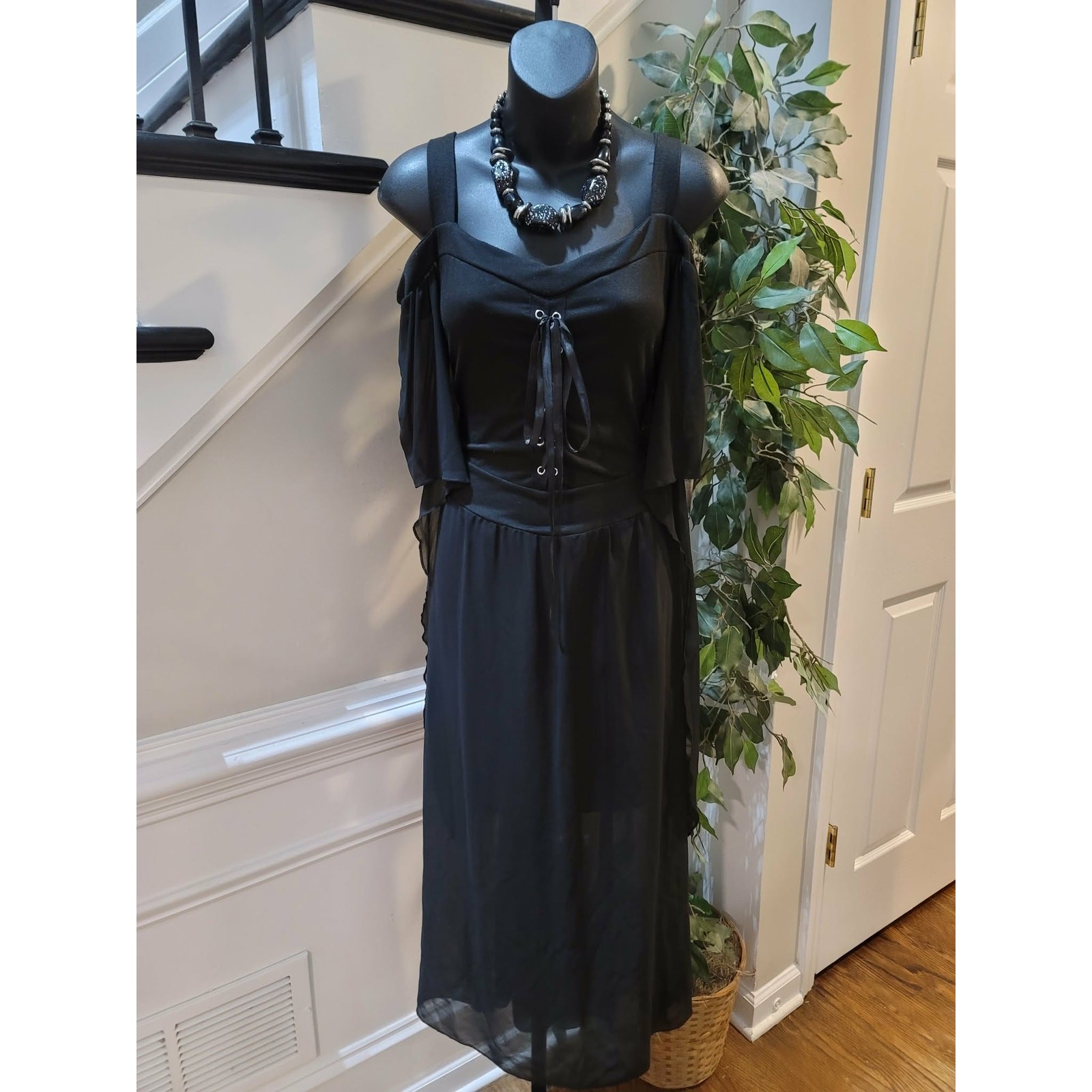 Gothic-Style Costume Dress Women’s Large Black Cold Shoulder Trumpet Sleeves