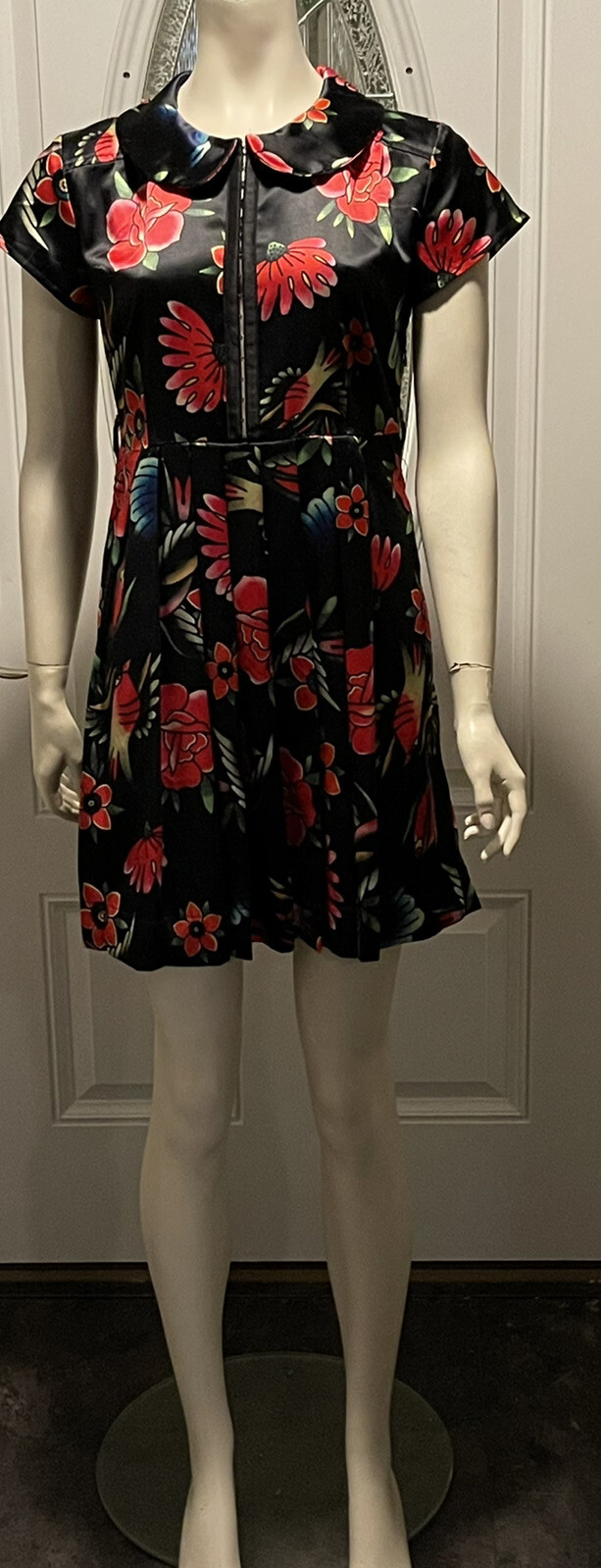 IRON FIST STREETWEAR DRESS HOOK AND EYE FRONT CLOSURE BLACK WITH RED FLORAL MED
