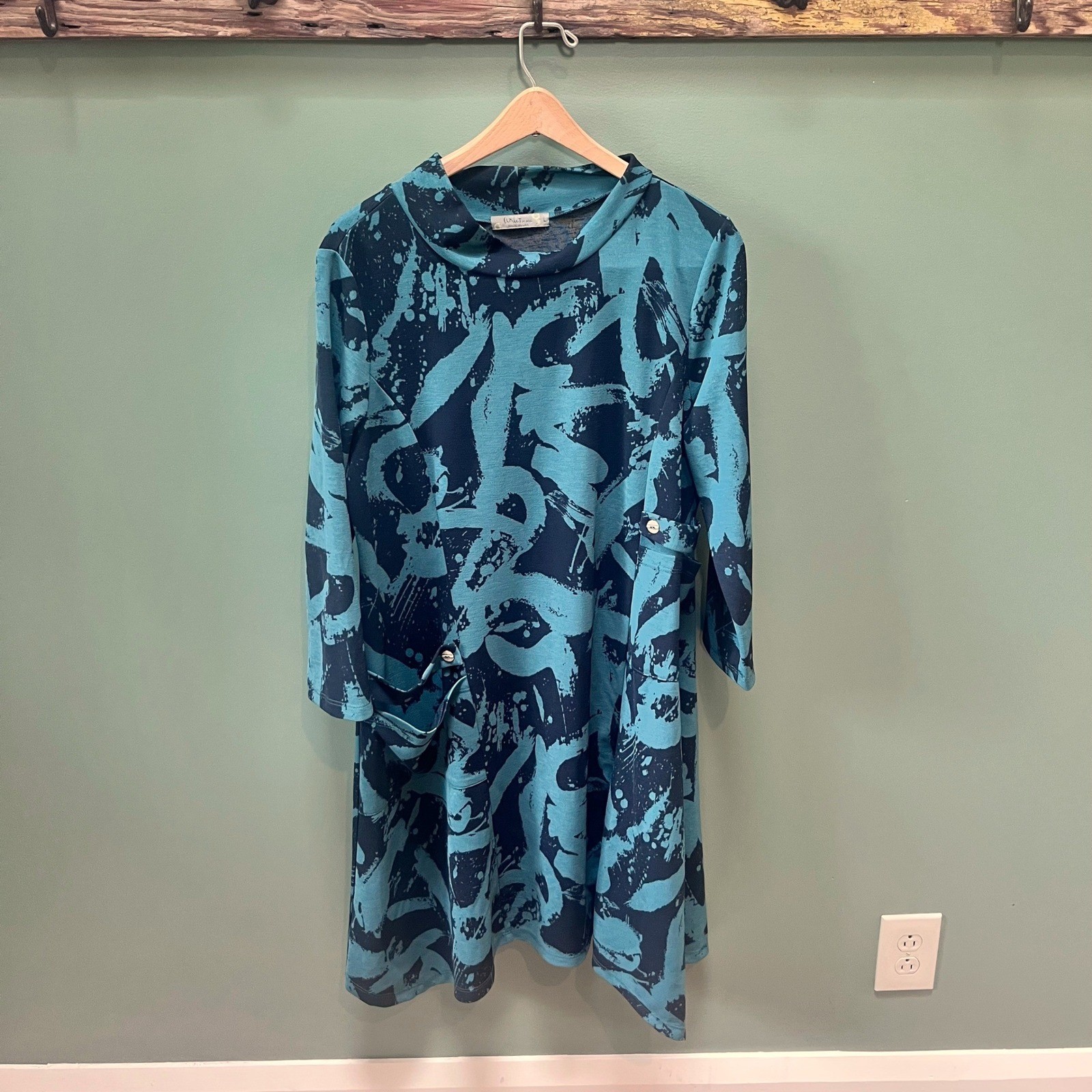 Chalet Et Cici Green and Black Print Tunic Dress with Mock Neck Size L