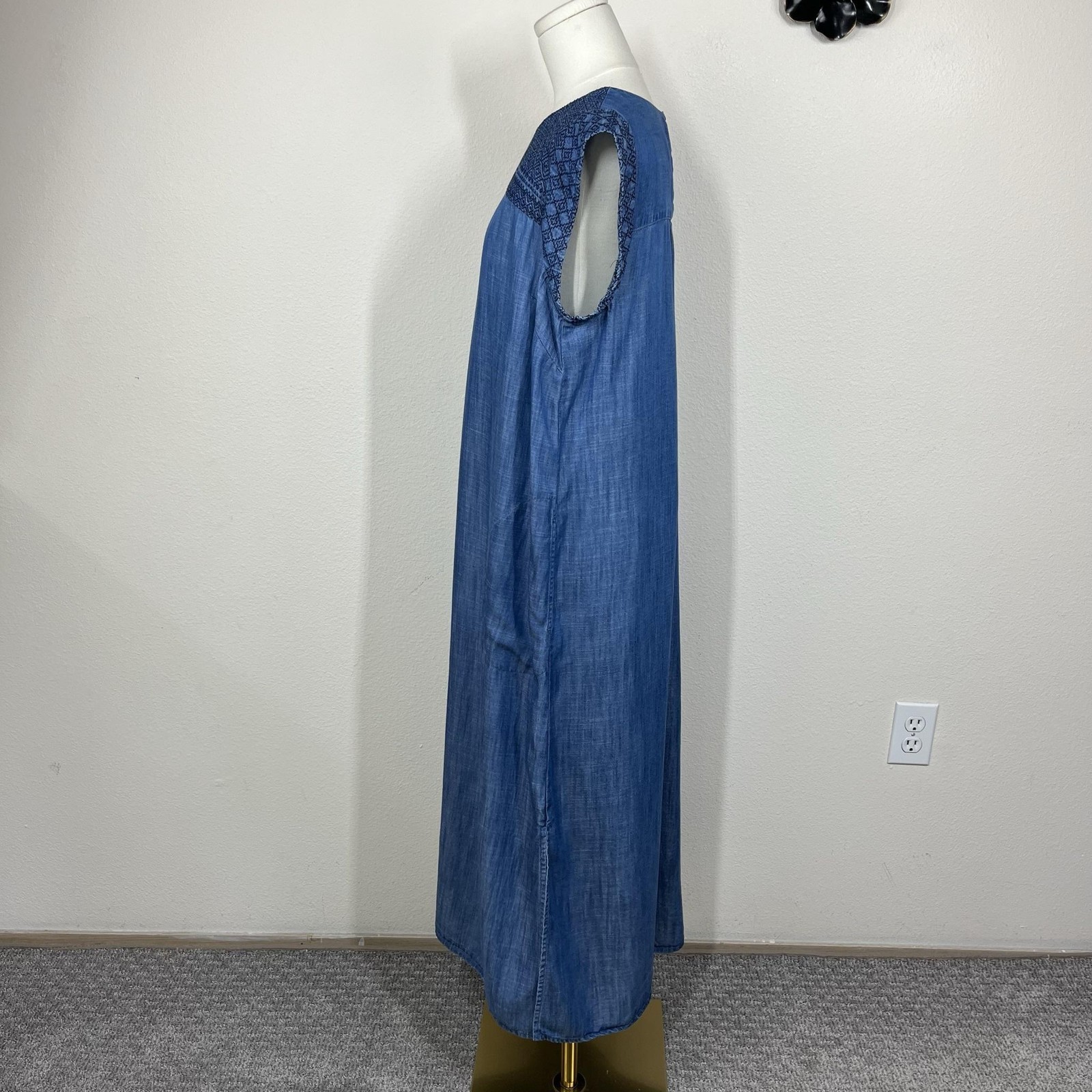 J Jill Denim Dress Womens Medium Blue Chambray Shift Embroidered Pockets Boho