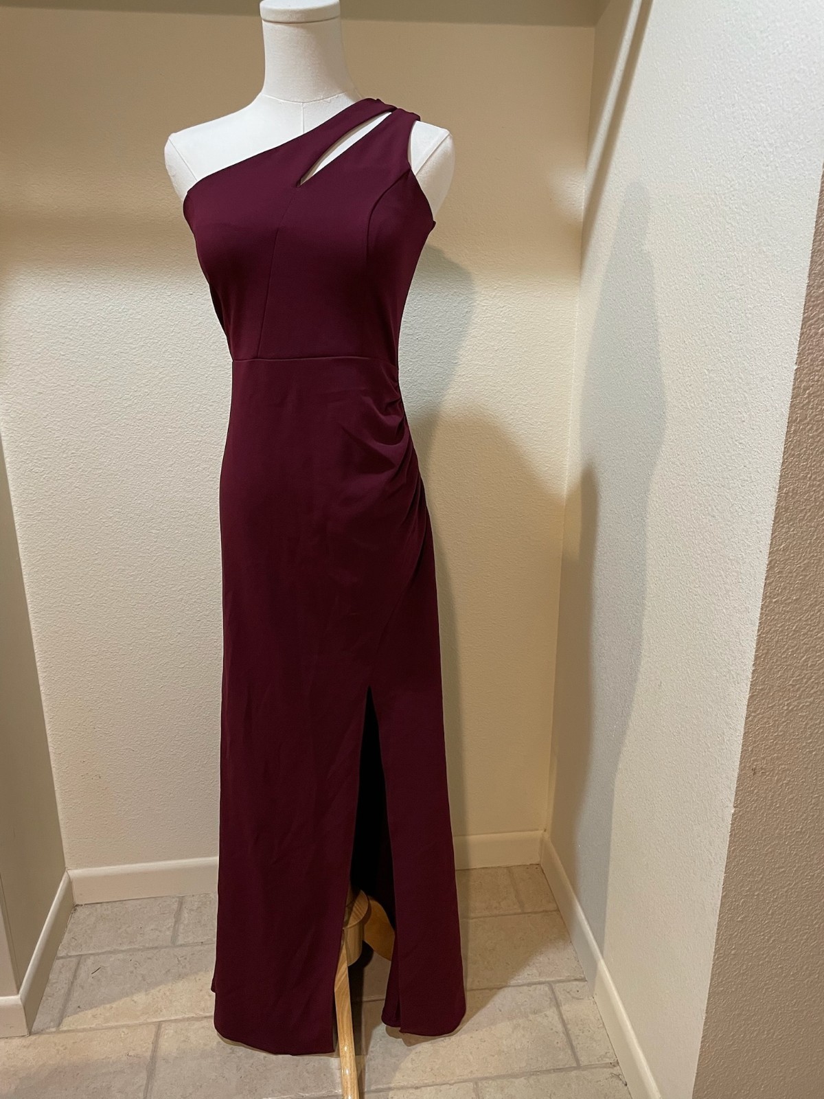 Woosea Wine One-Shoulder Dress Small