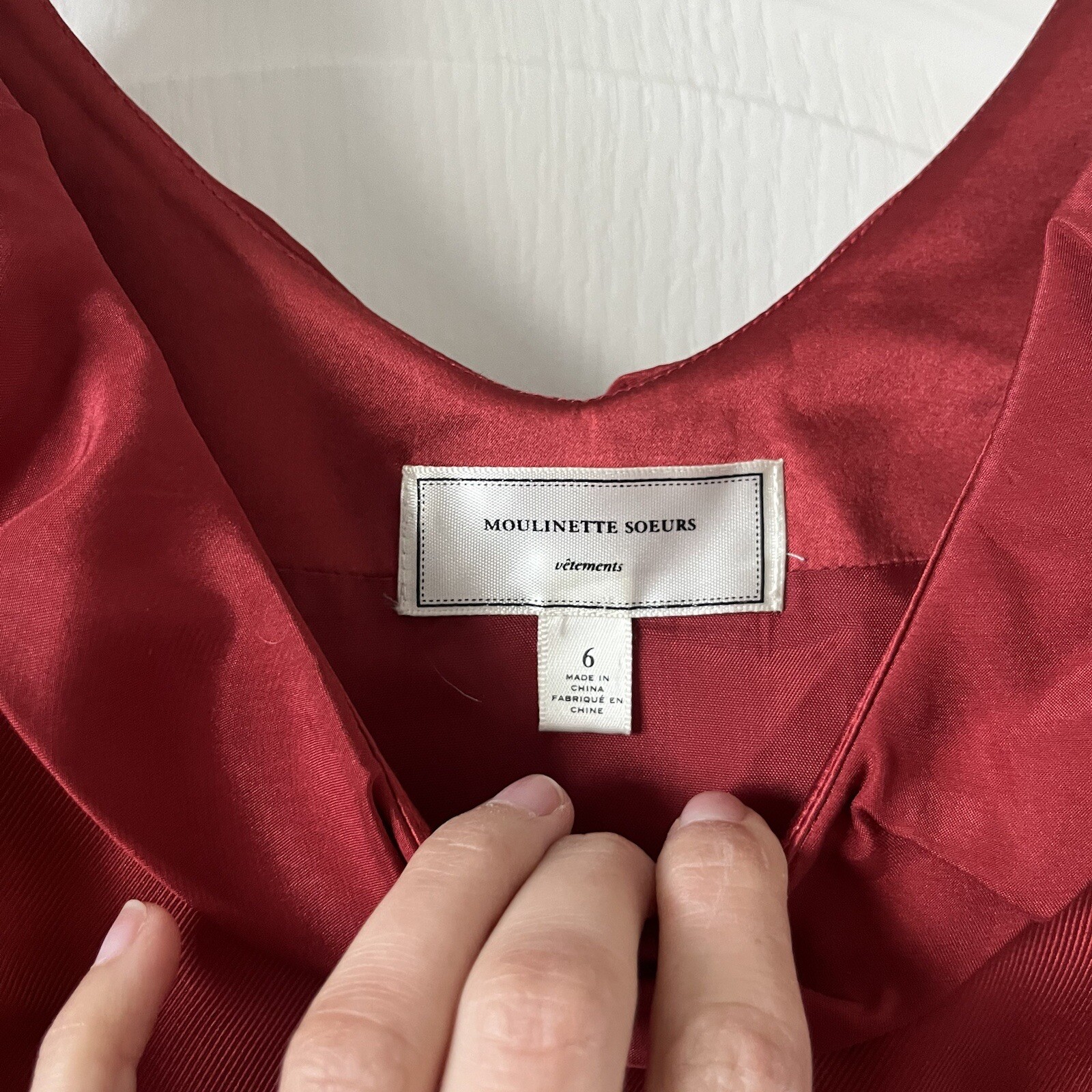 MOULINETTE SOEURS SILK GARNET RED RUFFLE COLLAR SLEEVELESS SHEATH DRESS SIZE: 6