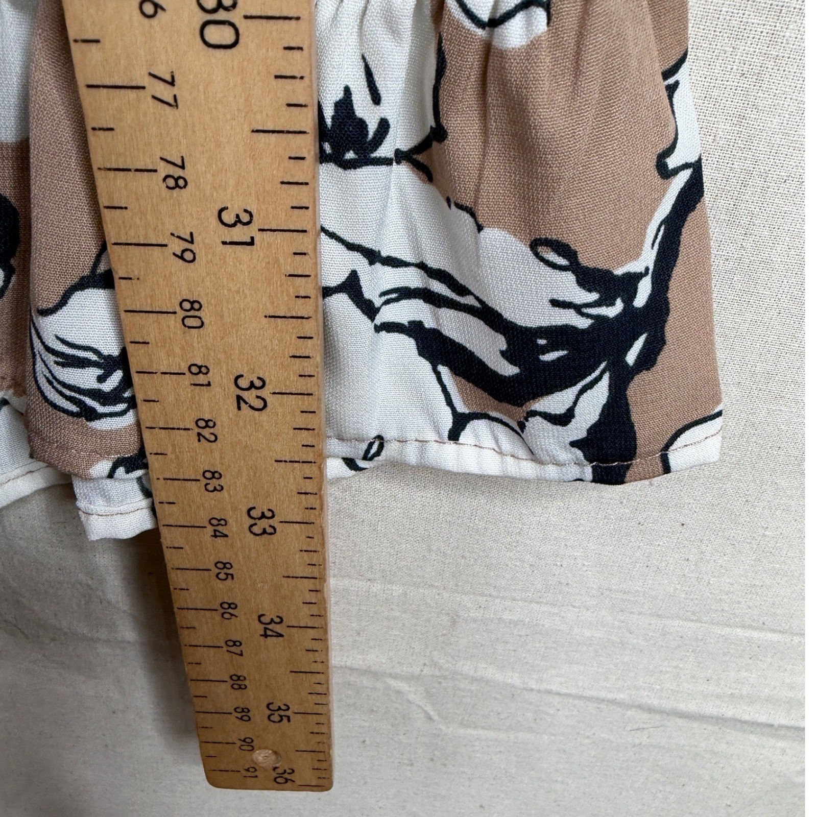 Vici Floral Print Tyche V-neck Balloon Sleeve Dress size Small Tan/White/Black