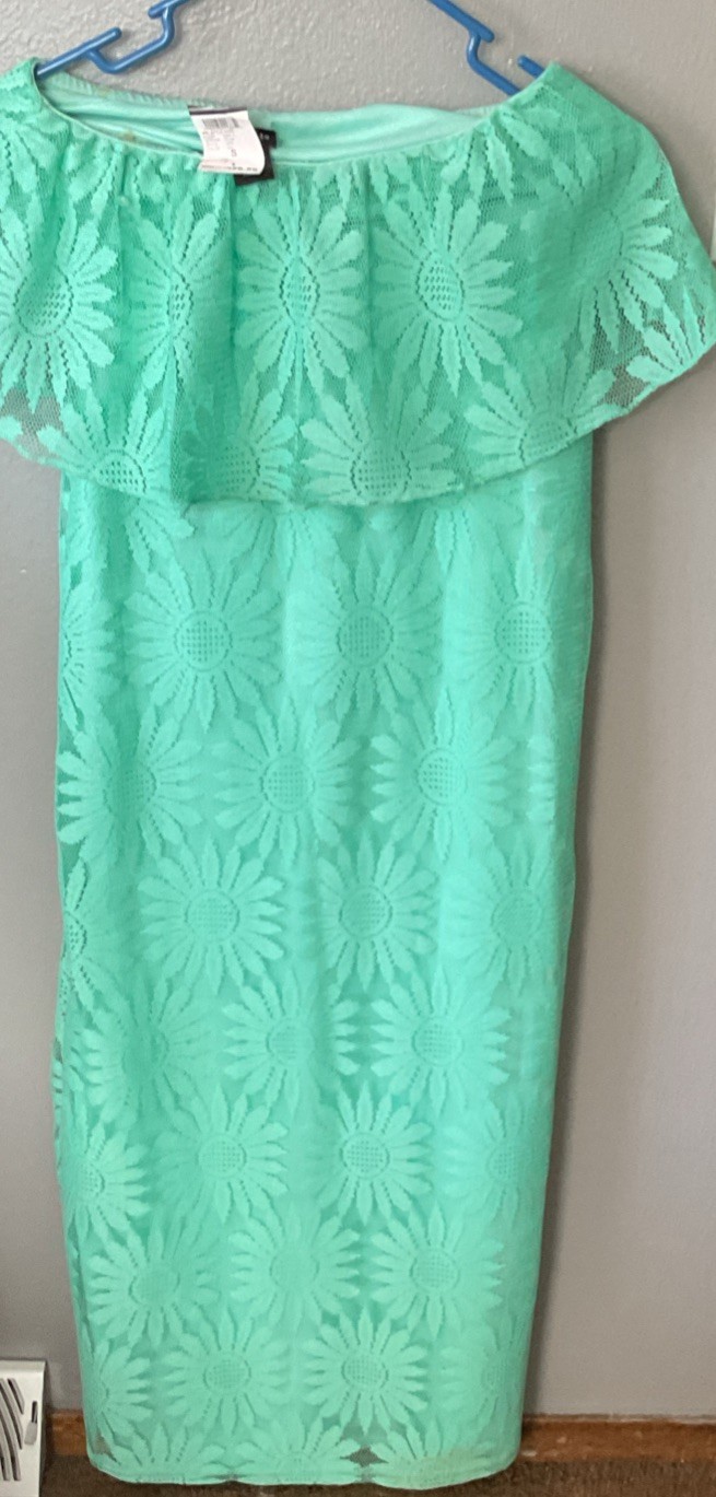 Rue 21-Junior women’s long dress-mint color-Lacey-lined-New with tags-Size Small