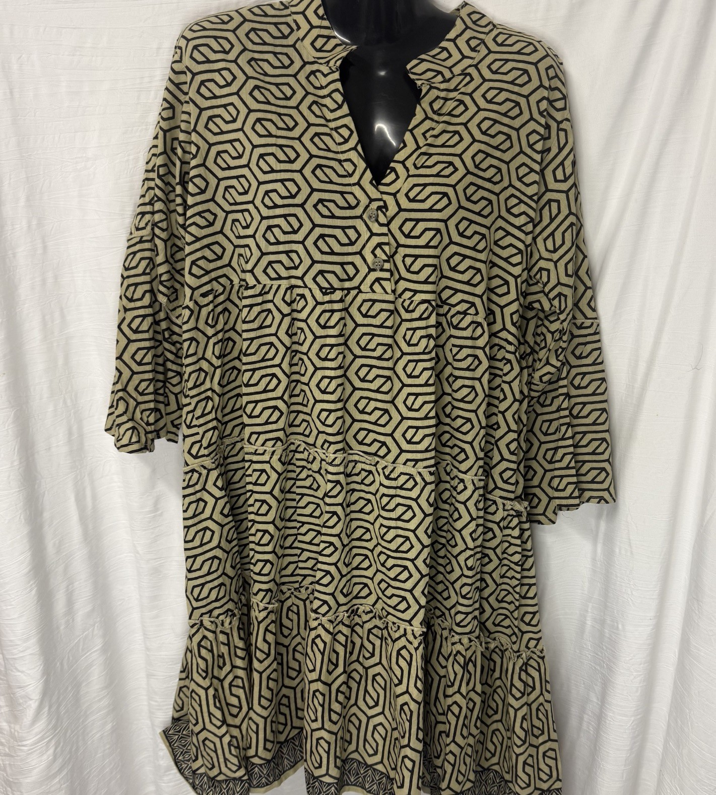 Boho Style Smock Dress In Green With A Black Geometric Pattern Size 12