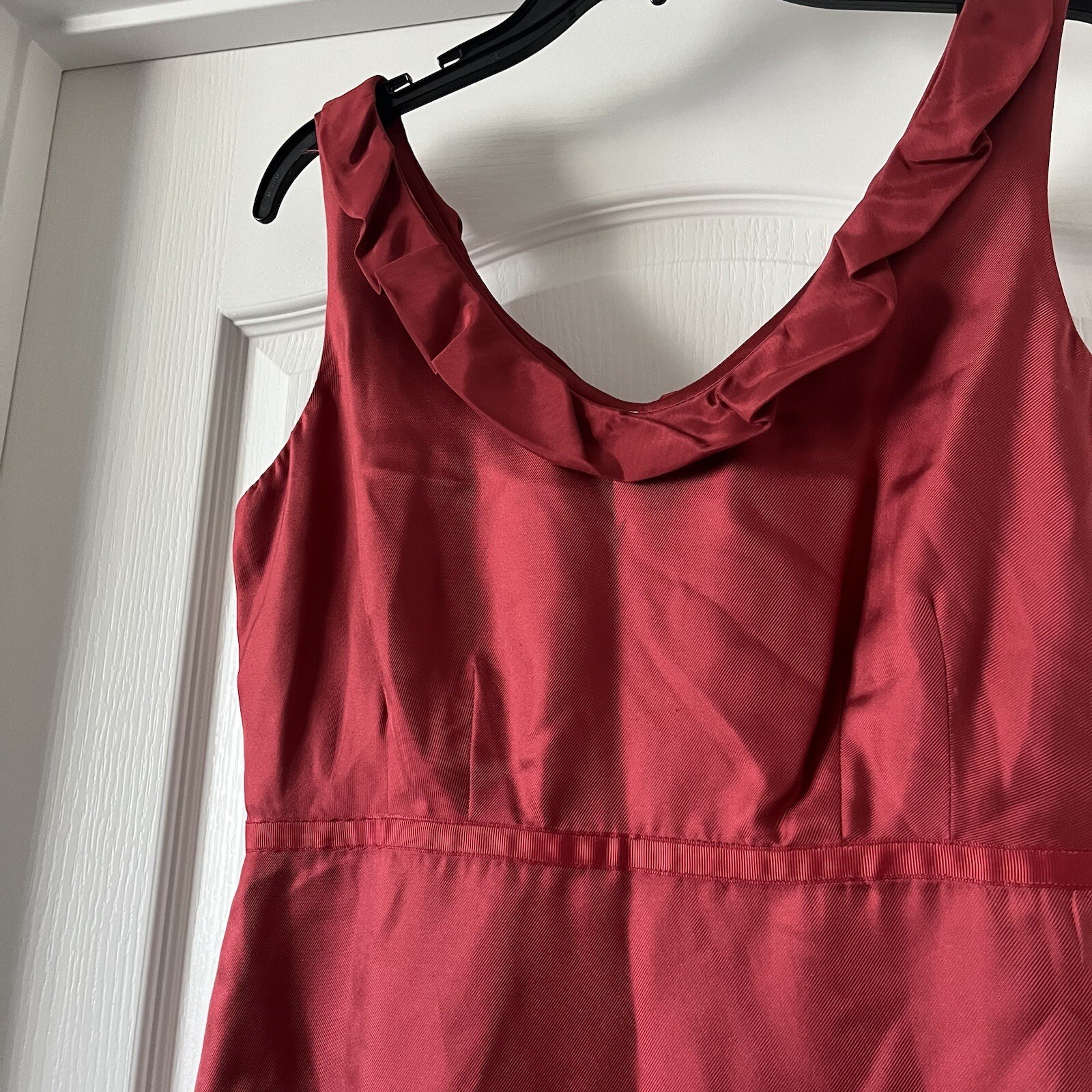 MOULINETTE SOEURS SILK GARNET RED RUFFLE COLLAR SLEEVELESS SHEATH DRESS SIZE: 6
