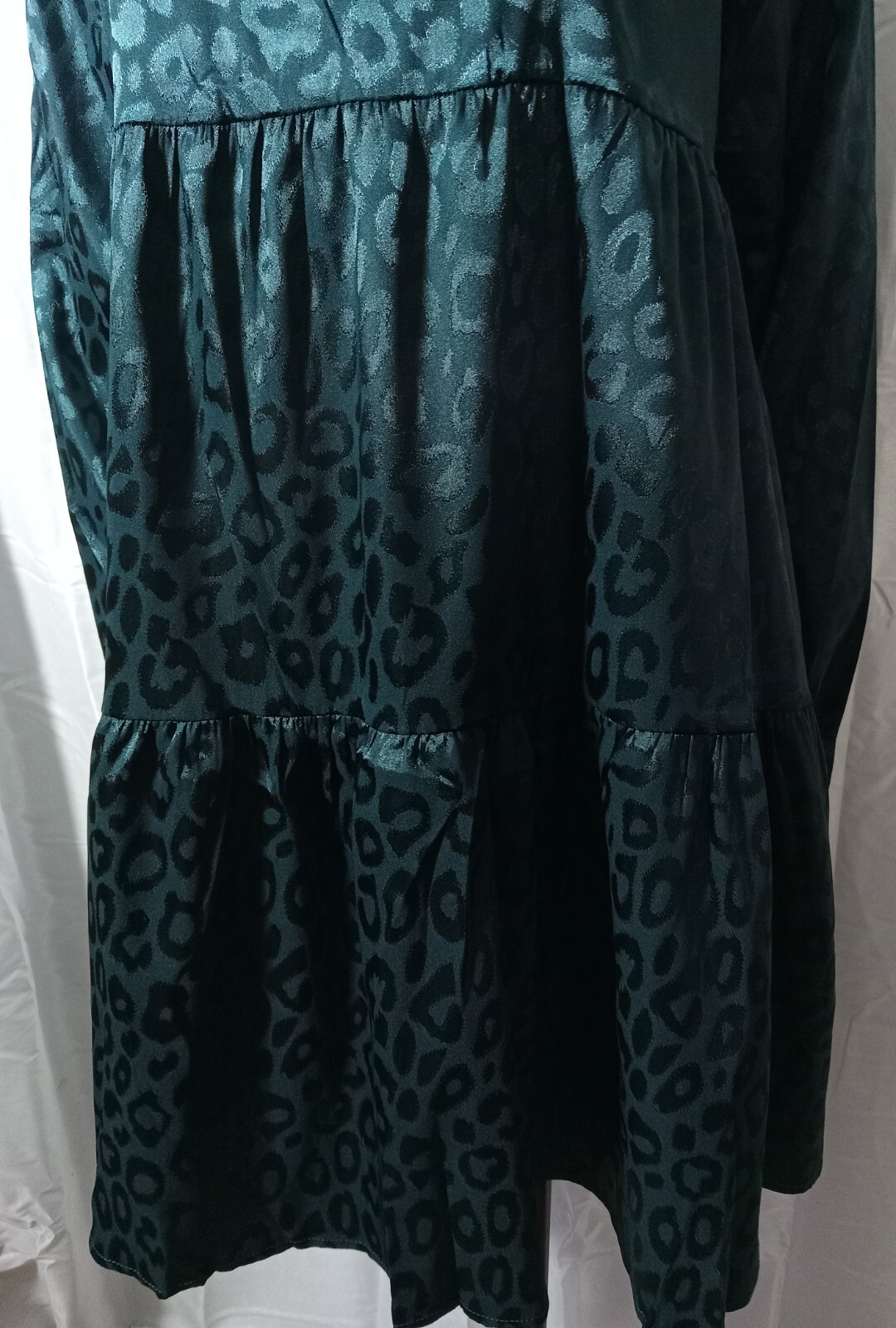 Shein Satin Green Boho Ruffle Long And Elastic Sleeve Size 8/10 (M) Casual