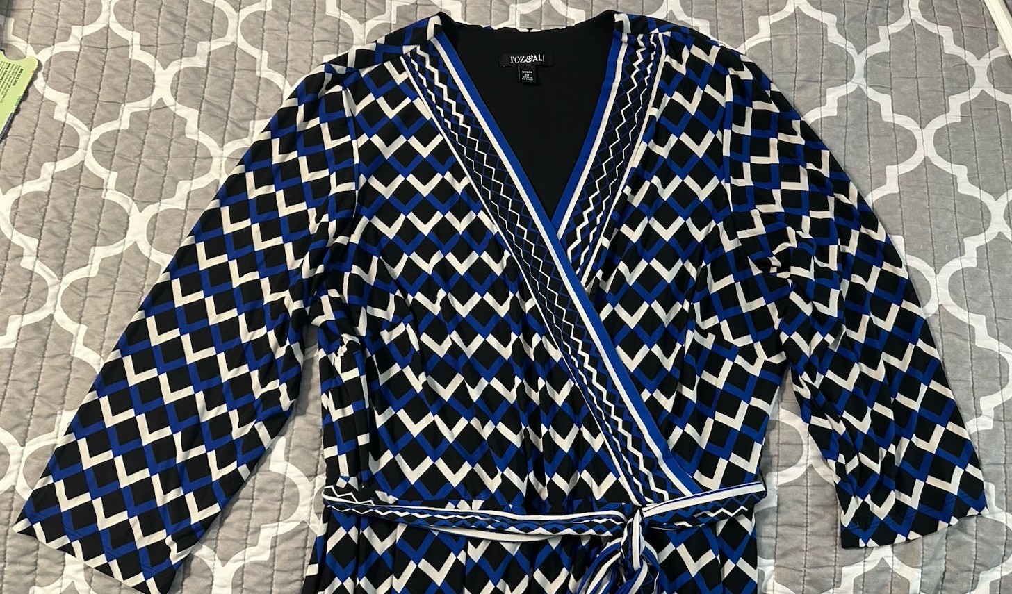 Roz & Ali Women’s Wrap Dress Blue Geometric Print, 3/4 Sleeve Size 1X *EXCELLENT