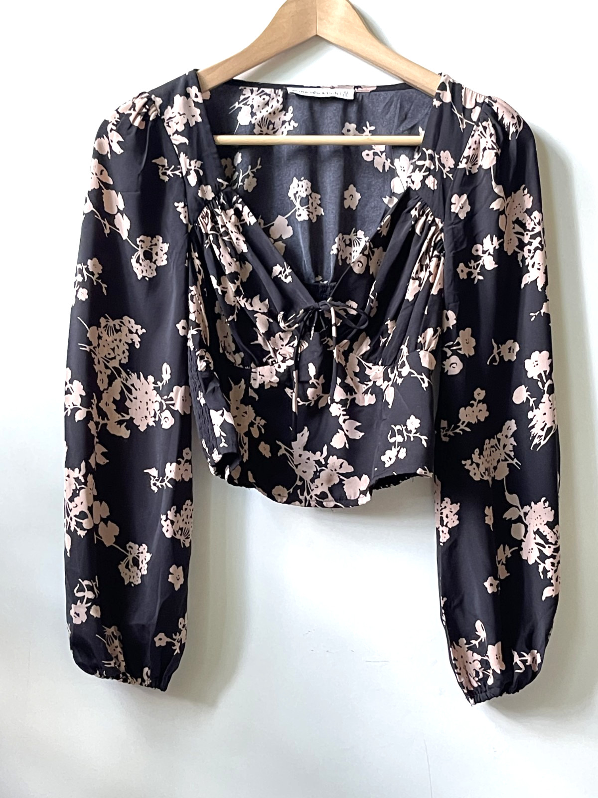 Abercrombie & Fitch Crop Top XS Black Melon Floral Print Long Sleeve Cute