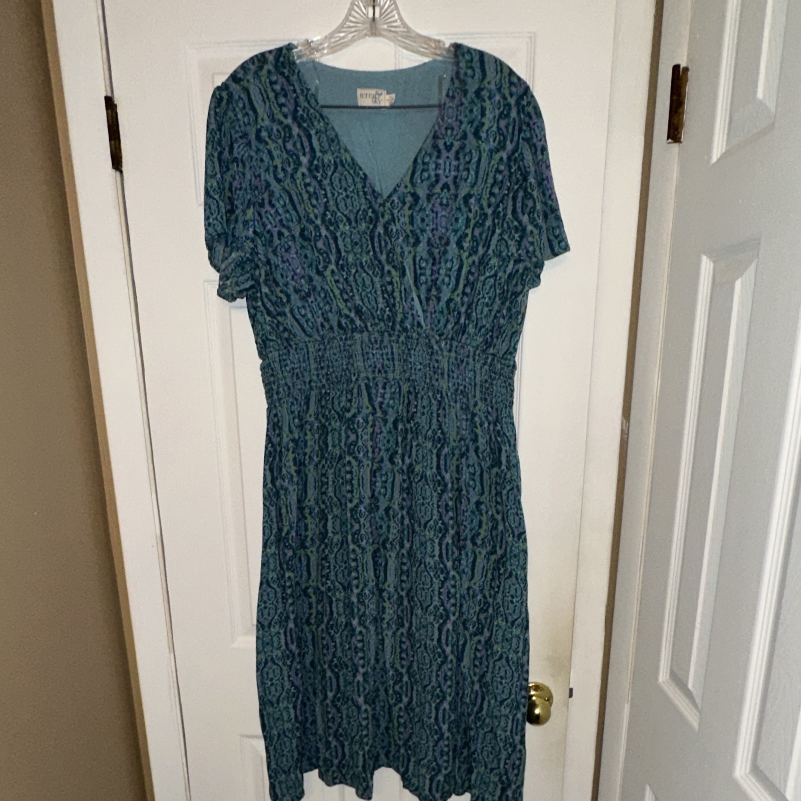 Terra & Sky Women’s 1X Midi Dress Blue/Green/Purple Paisley V-Neck Smocked