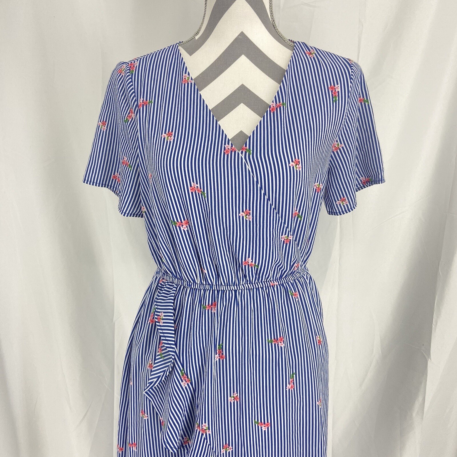 Studio B by bobeau Size Small Blue Floral Striped Sun Dress