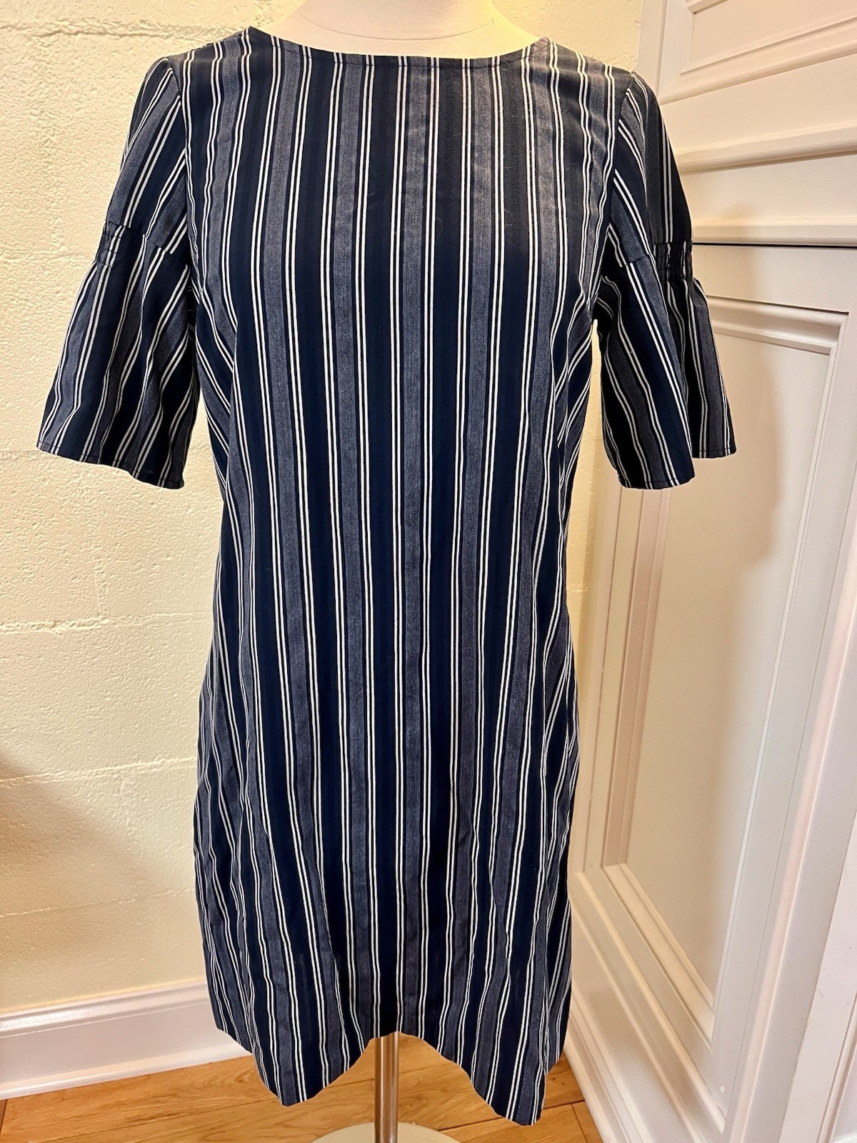 Banana Republic Navy Blue & White Stripe Shift Dress w/ Flutter Sleeves Size 2