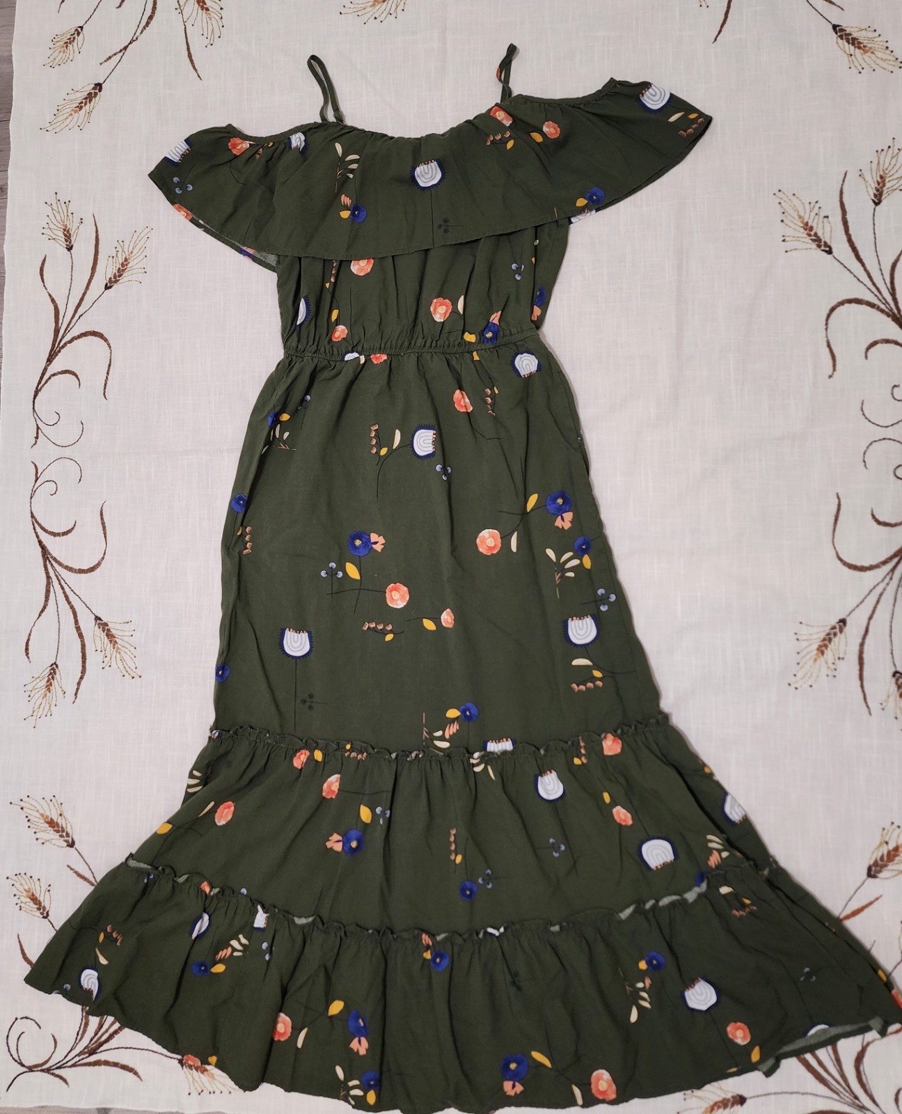 a.n.a brand Hanna floral print cold shoulder tiered maxi dress Medium