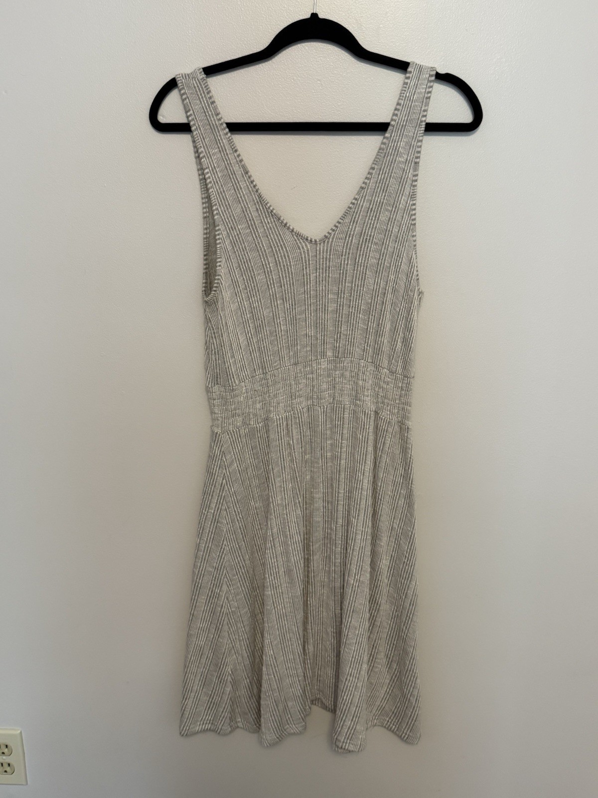 Caution to the Wind Women’s Gray Solid V-Neck Strappy Button Front Dress M