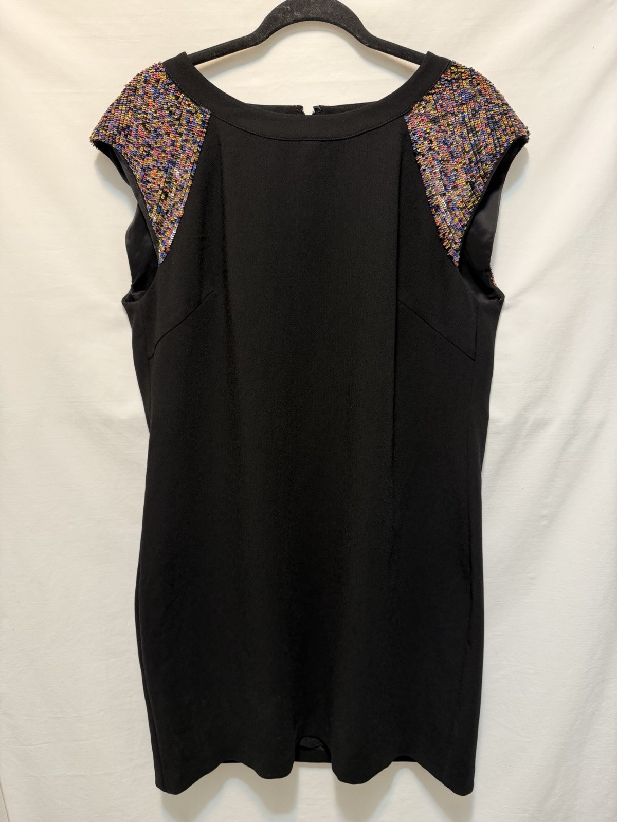 Trina Turk ‘Nettle’ Black Sequin Beaded Shoulder Crepe Shift Dress Sz 12
