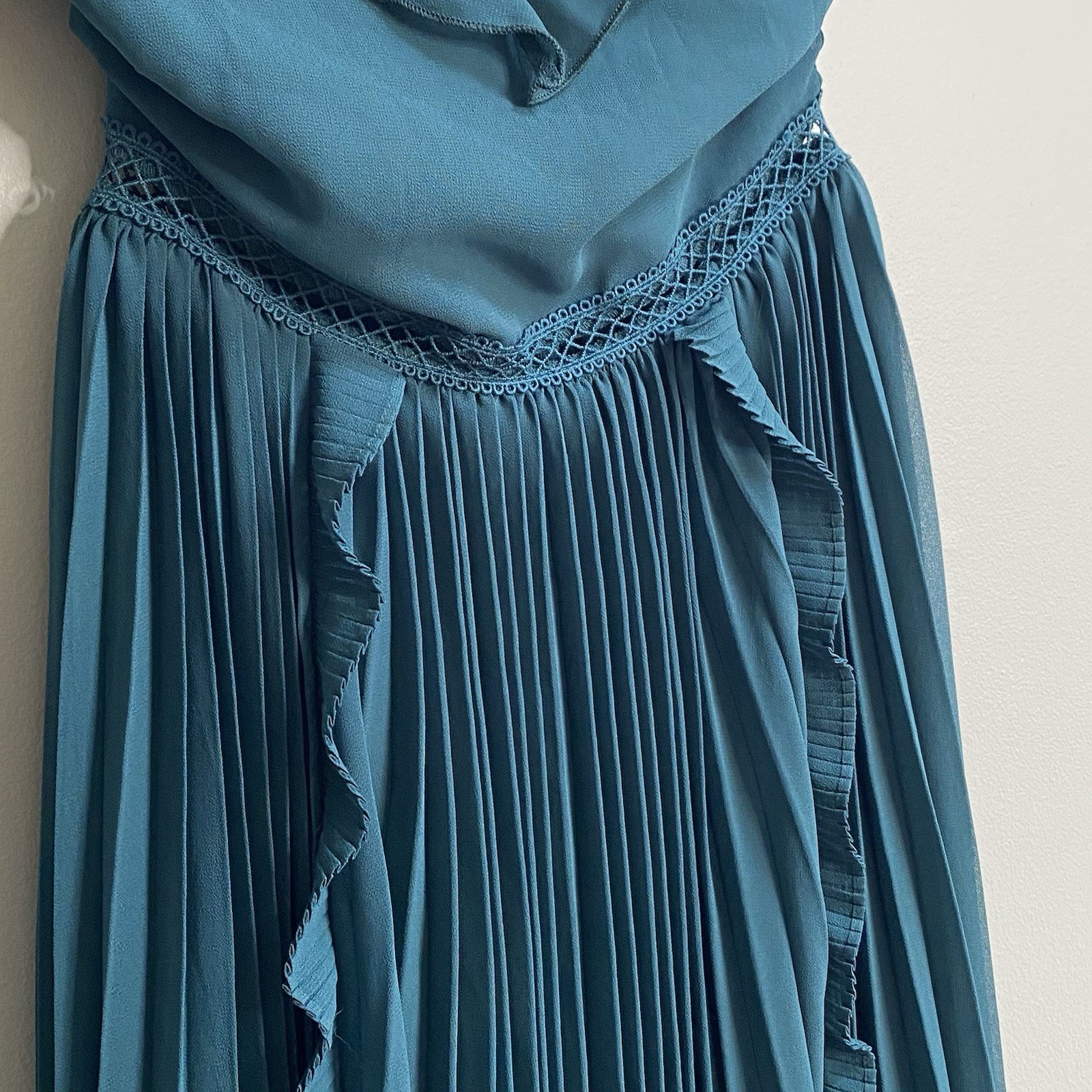 Lulu’s Never A Dull Moment Emerald Green Tie-Strap Pleated Midi Dress Size XS