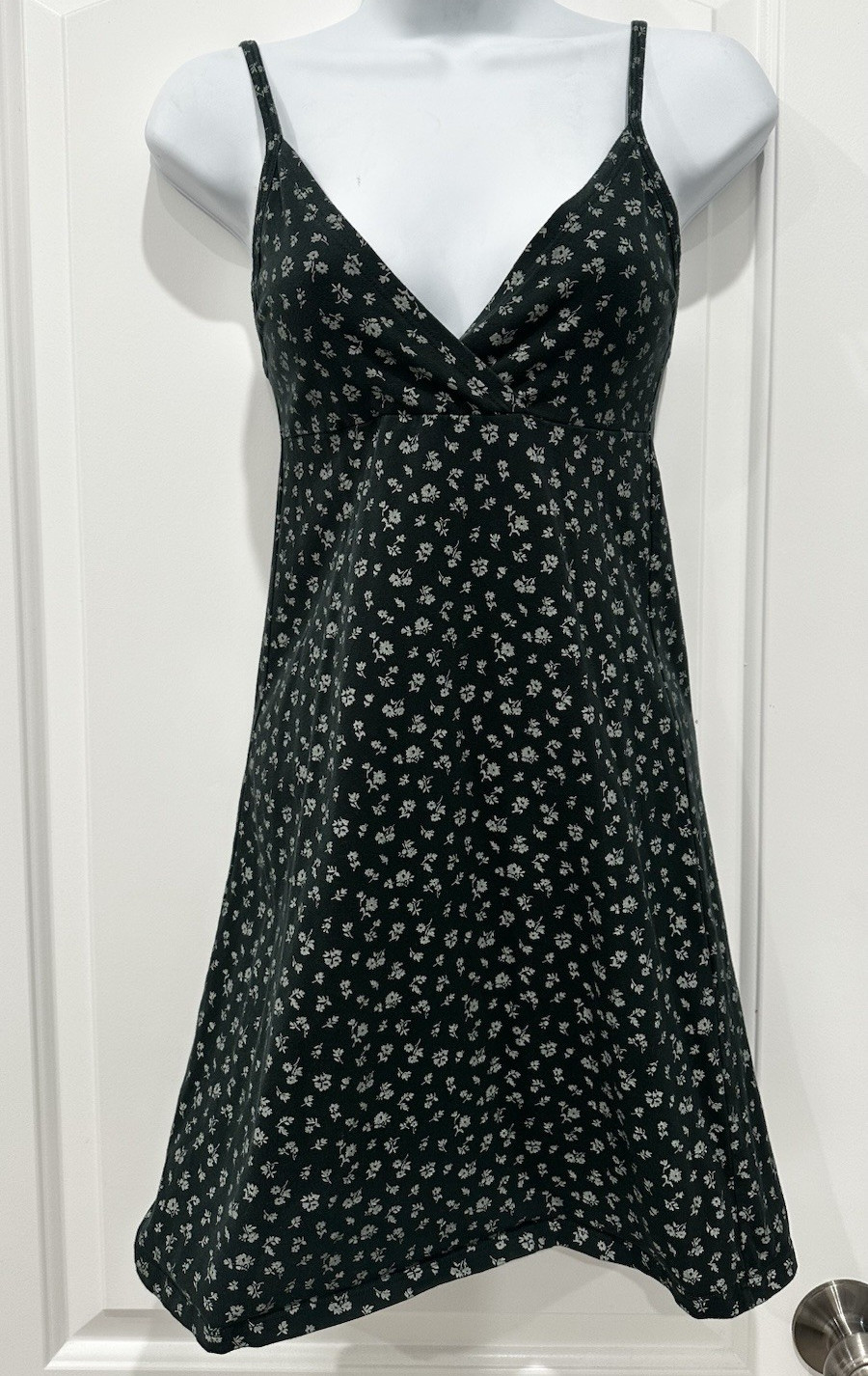 Brandy Melville Women’s One Size Green/White Floral V-Neck Strappy Mini dress