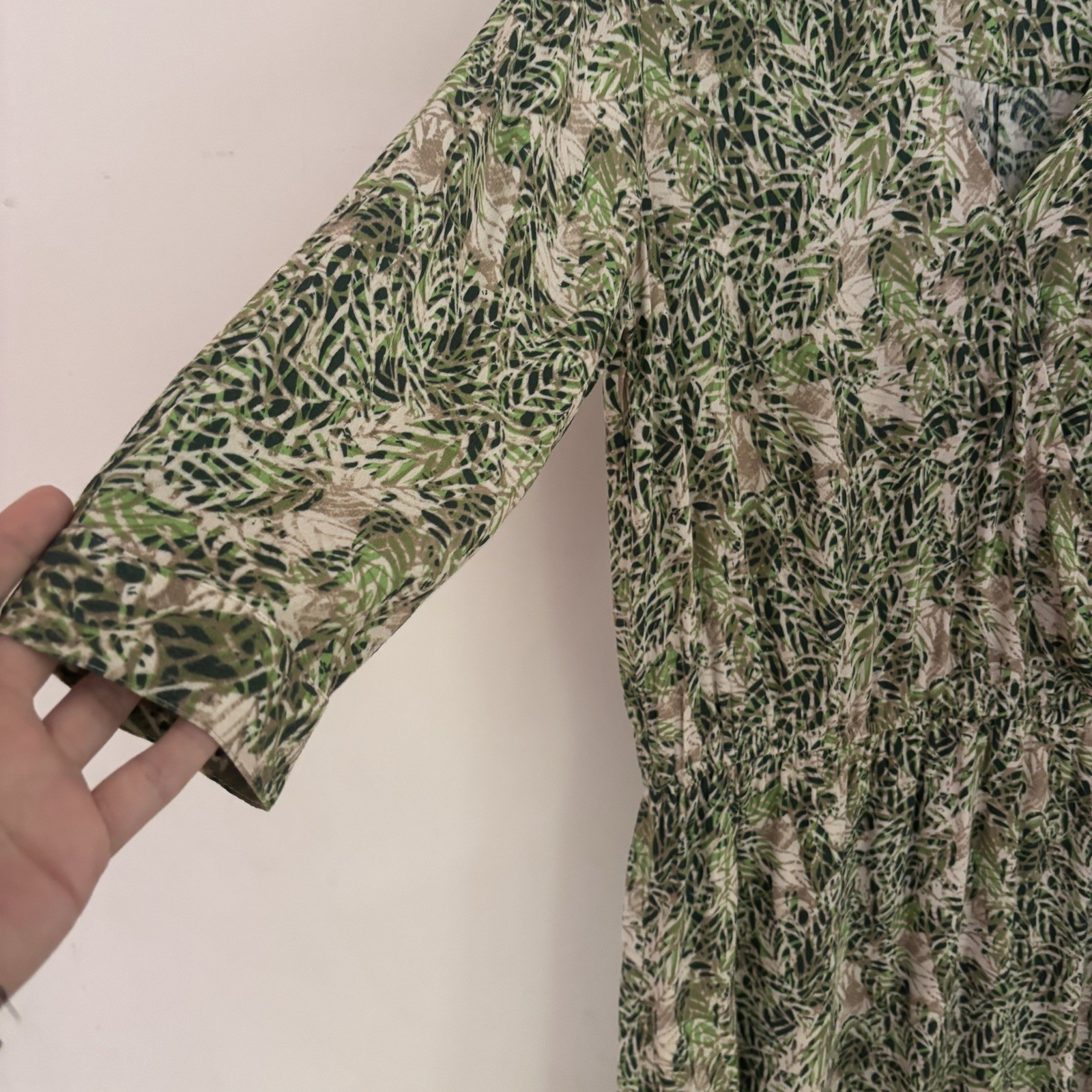 Cabi Leaf Print Shirt Dress Womens Small Green Tan Rayon Boho Botanical Summer