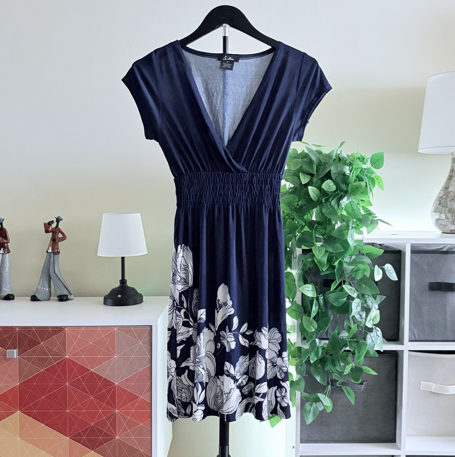 5th Love Women’s M Navy Floral Smocked Jersey Knee Dress Short Cap Sleeve