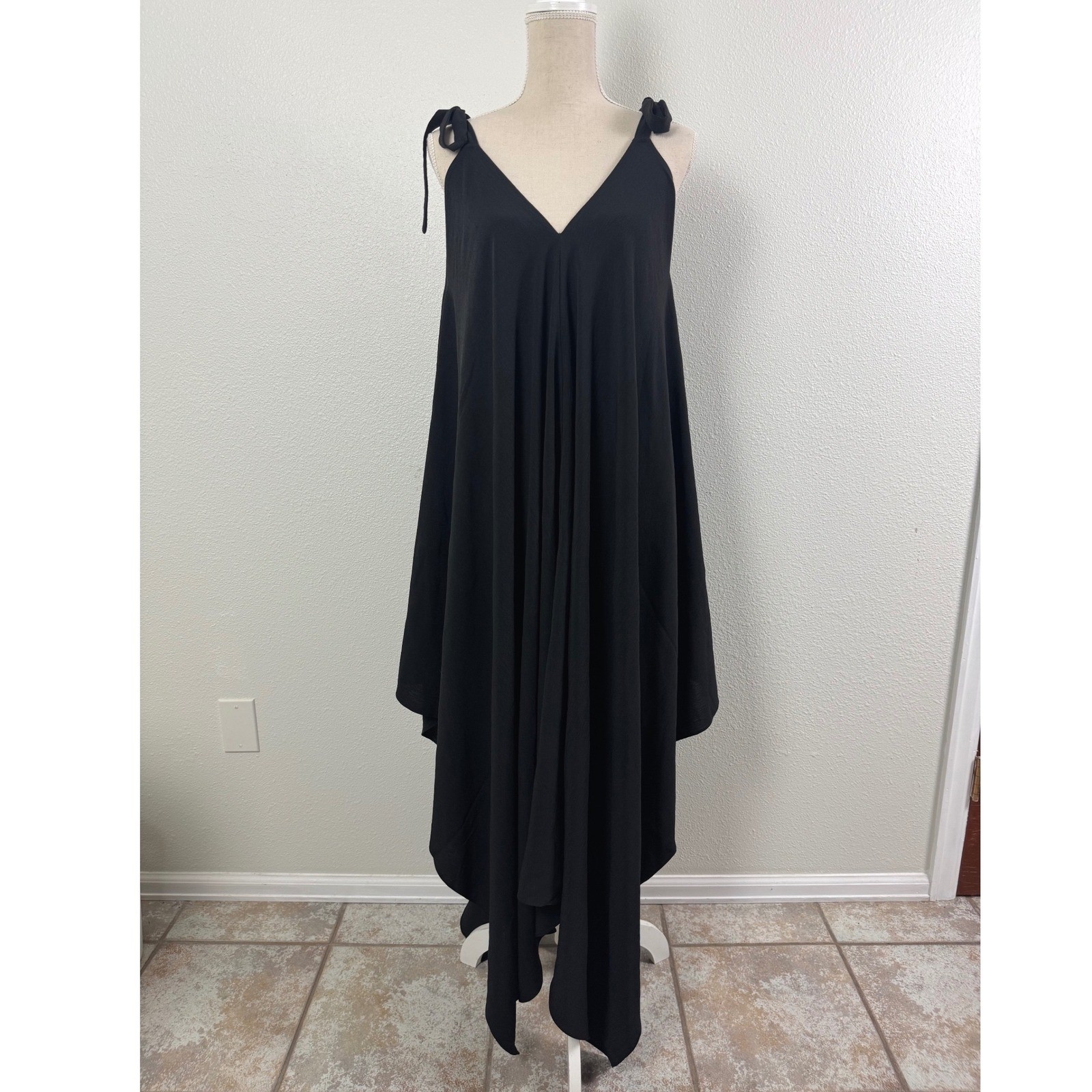 Joyfolie Womens XL Black Tie Shoulder V-Neck Handkerchief Hem Flowy Midi Dress
