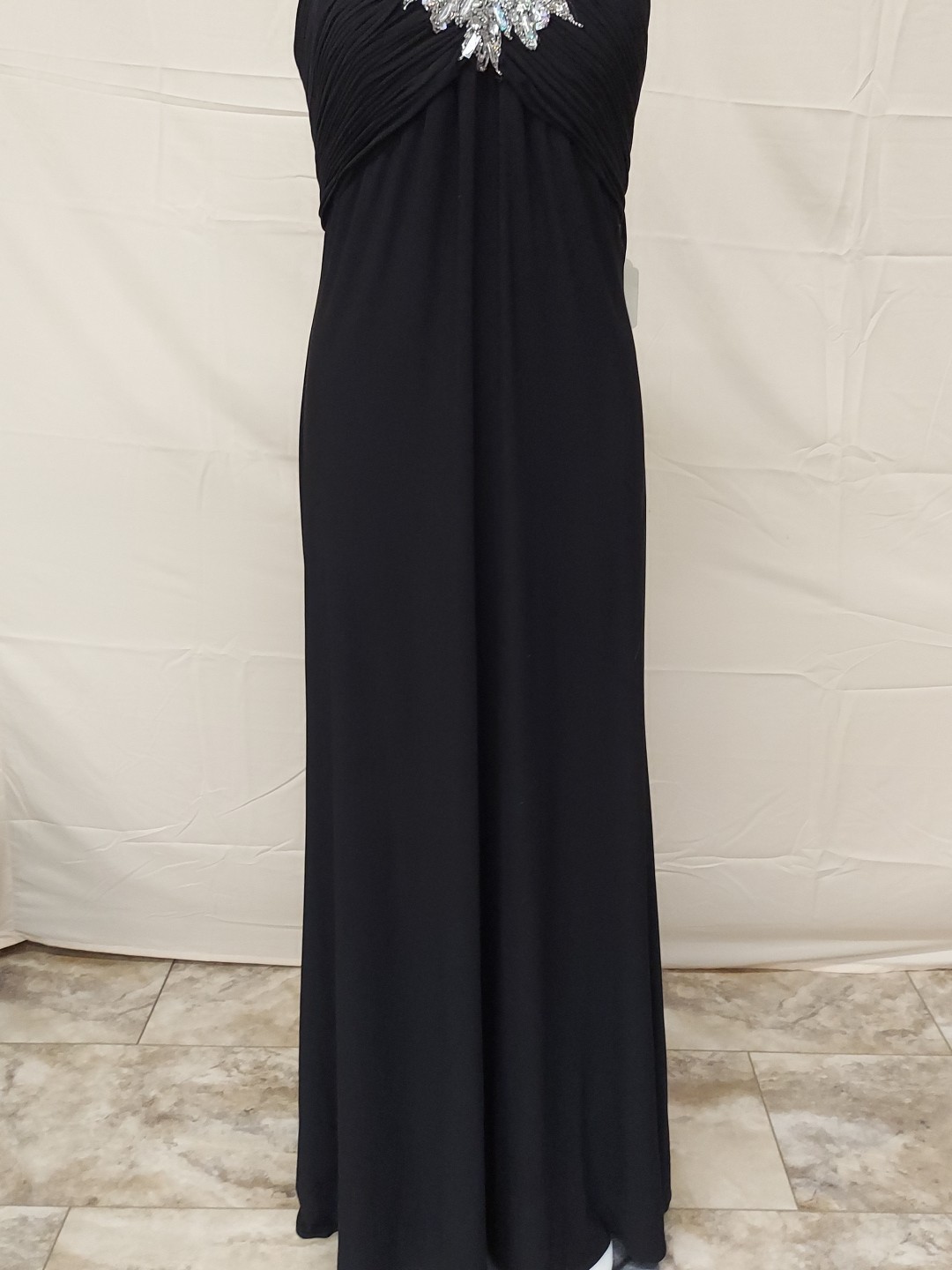 Cassandra Stone Size18 Black Gembust Vneck _shoulder Straps_zipback Stretch