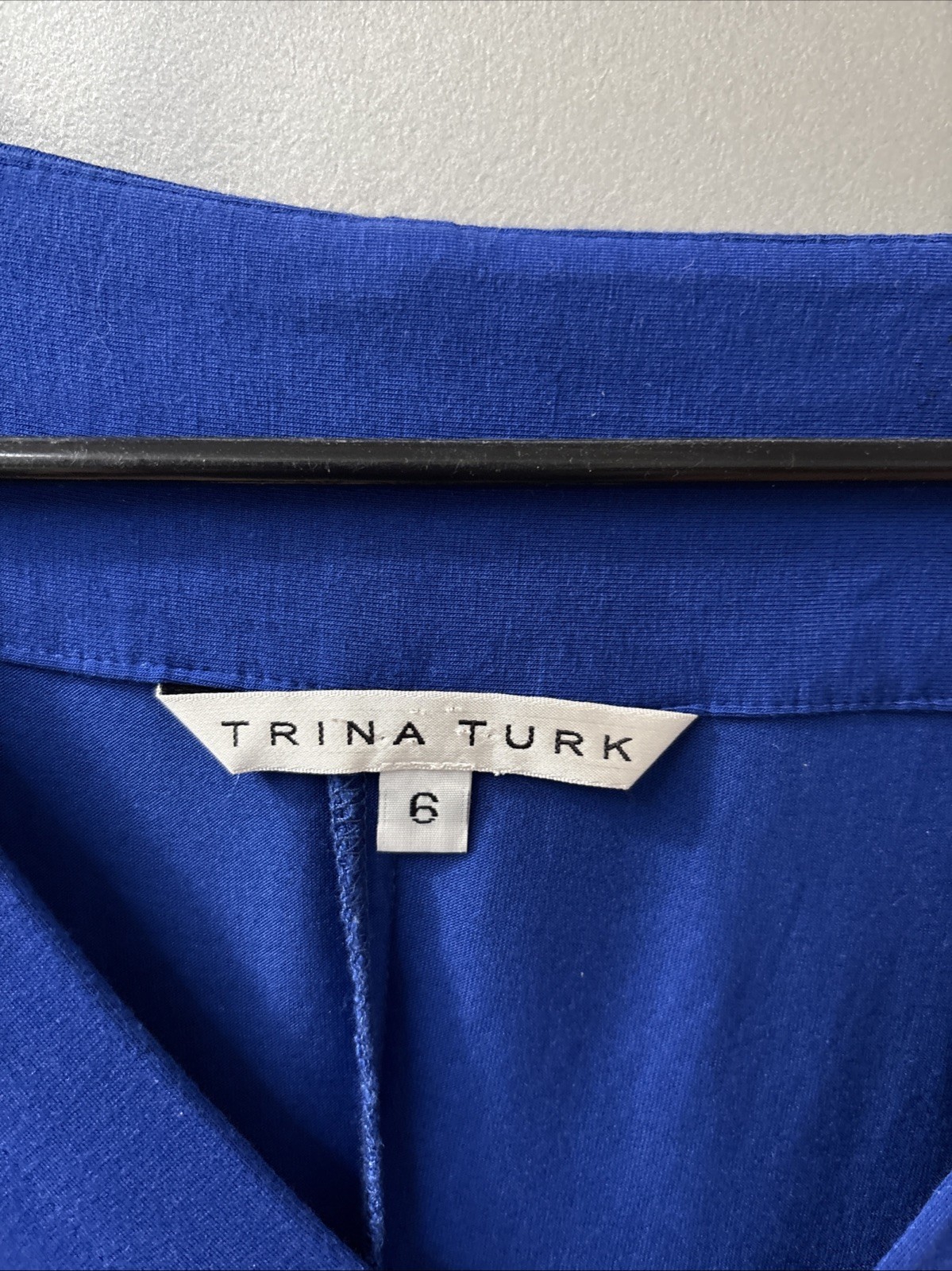 Trina Turk midi dress size 6 V-neckshort sleeve beachy v-neck stretch dress