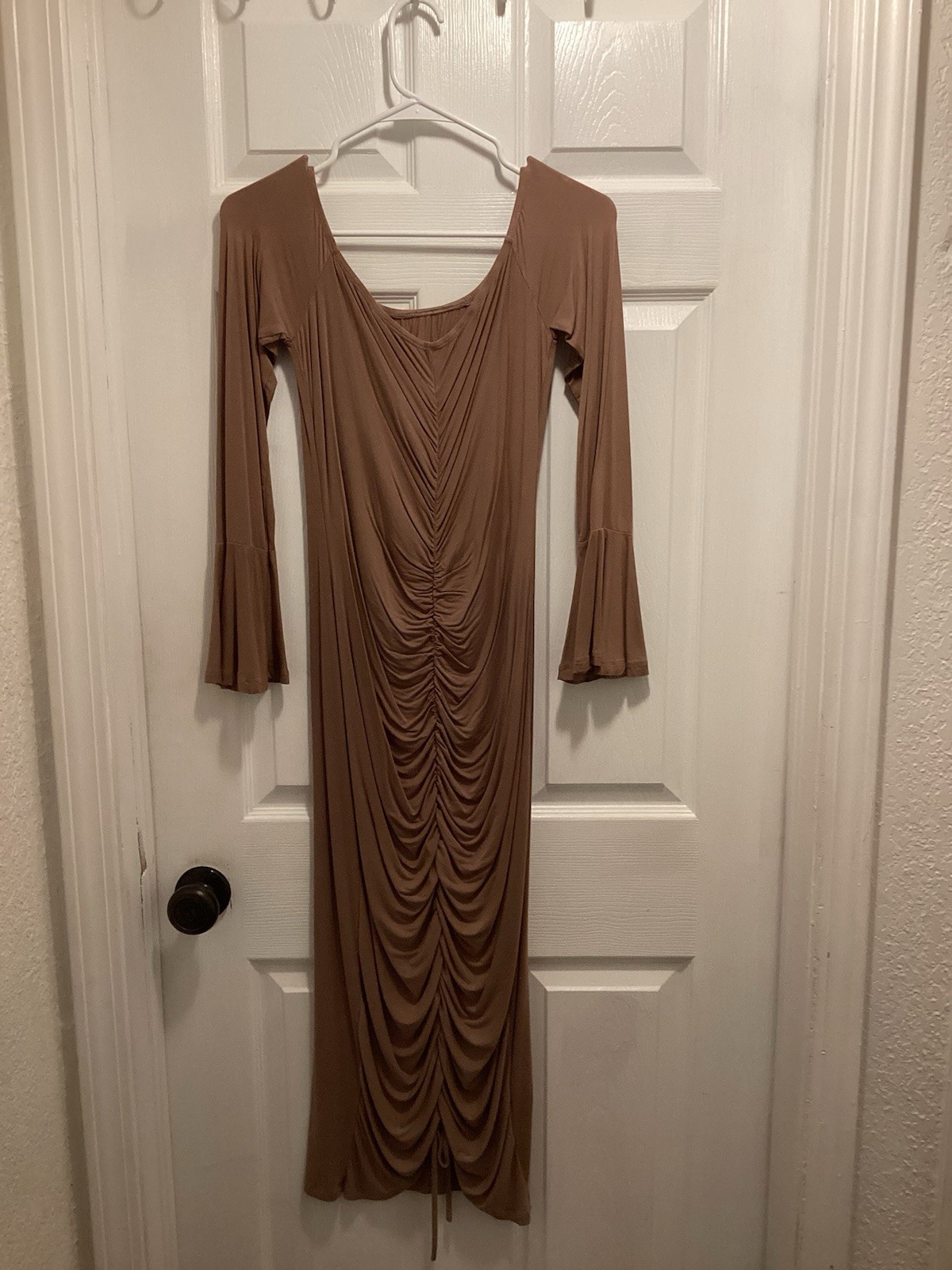 Brown Solid Ruched Bodycon Maxi Dress L V-Neck Long Bell Sleeve Stretch