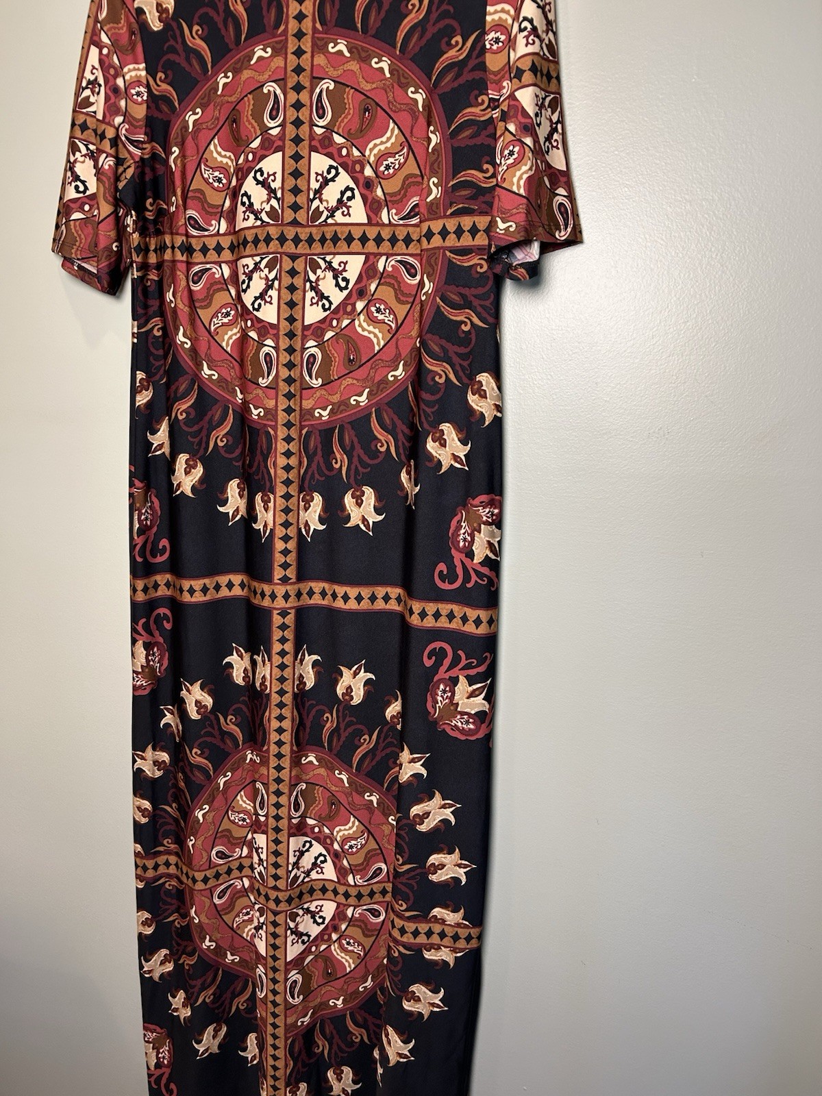 Vince Camuto Women’s M Long Shift Dress Short Sleeve Round Neck Paisley Black