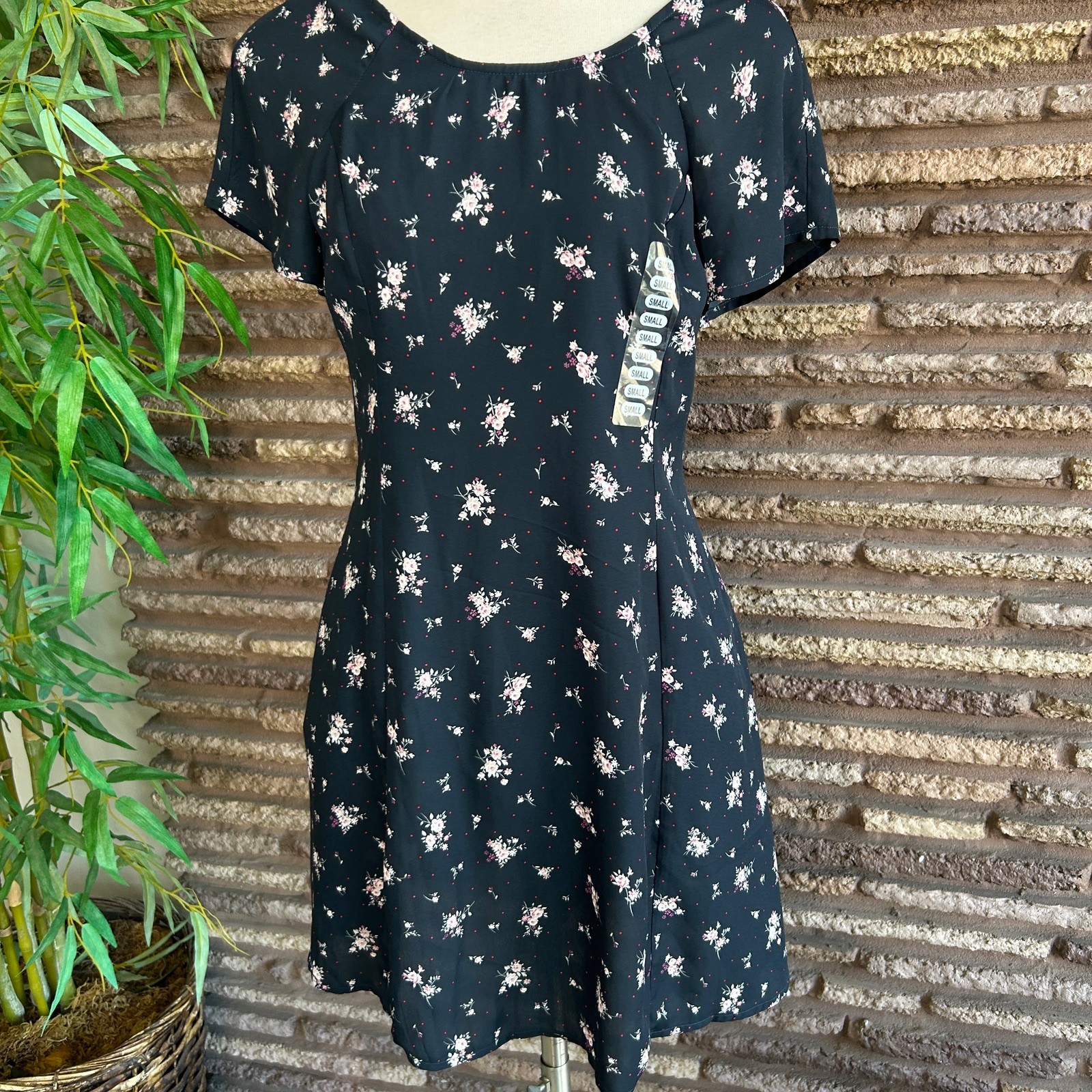 Bobeau Skater Dress Corset Tie Back Floral Short Sleeves Size Small NWT $78