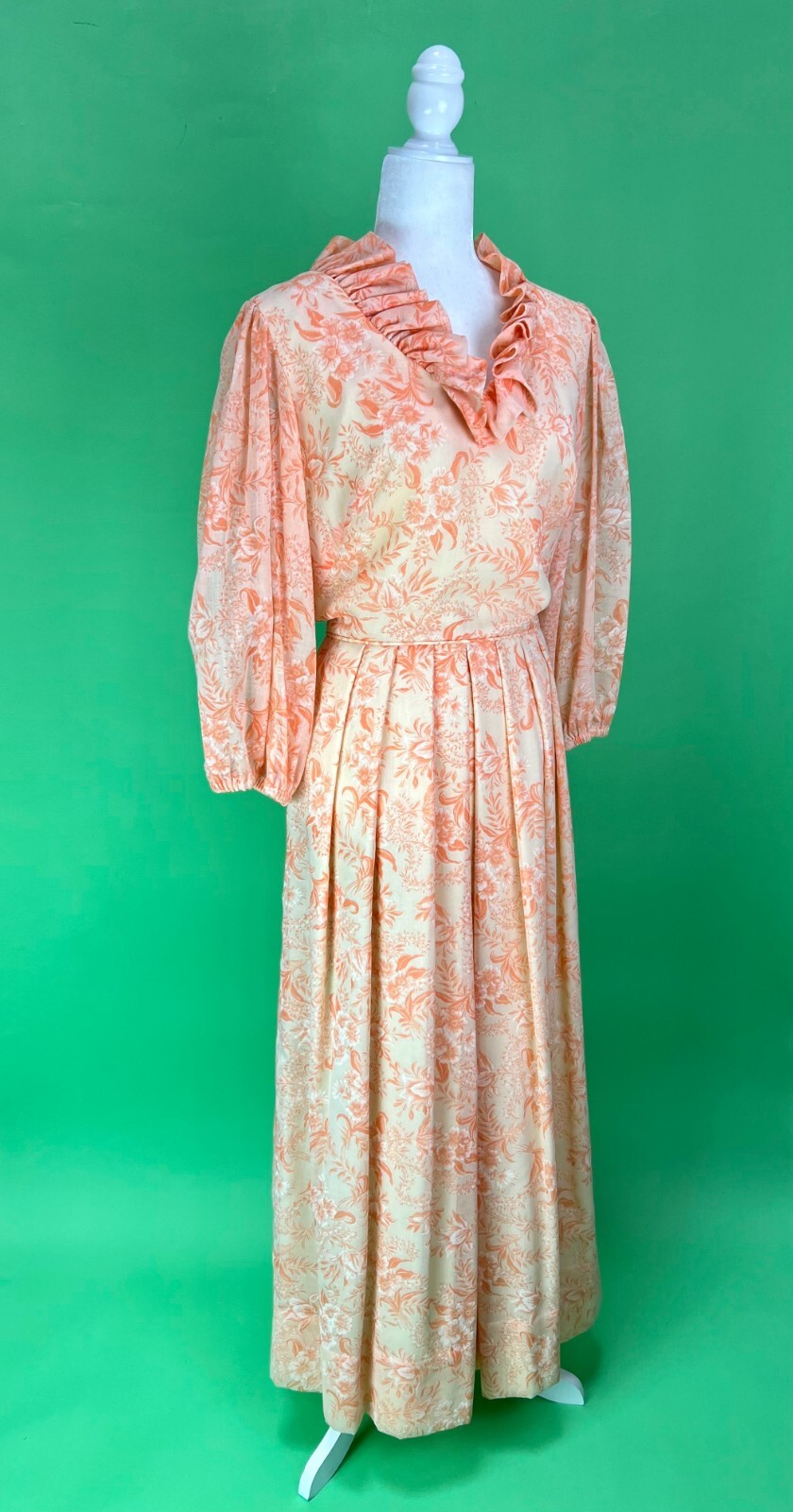 Vintage 70s Peach Floral Ruffled Maxi Dress – Size S/M