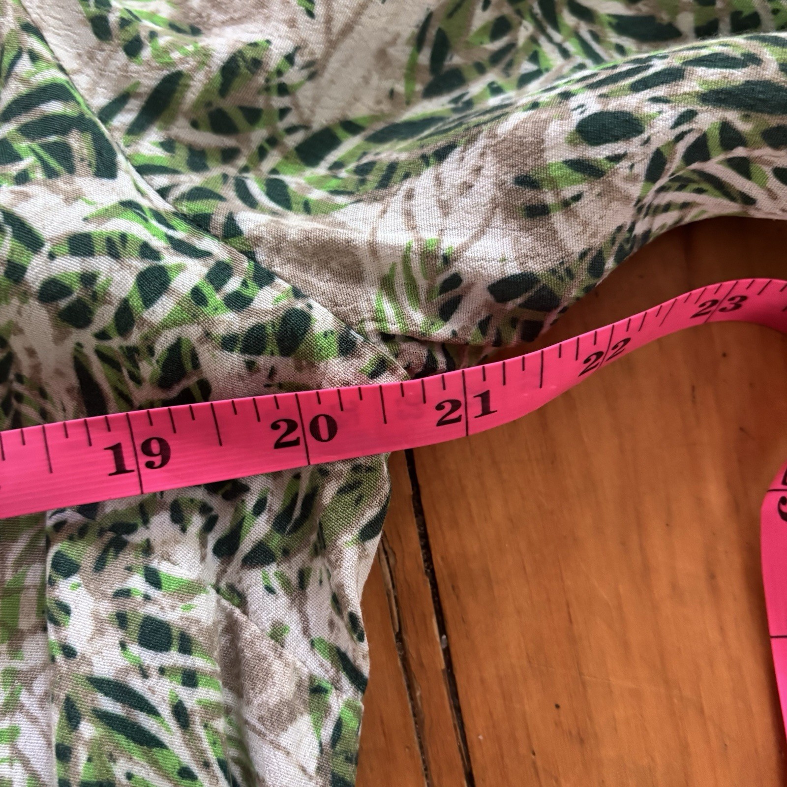 Cabi Leaf Print Shirt Dress Womens Small Green Tan Rayon Boho Botanical Summer