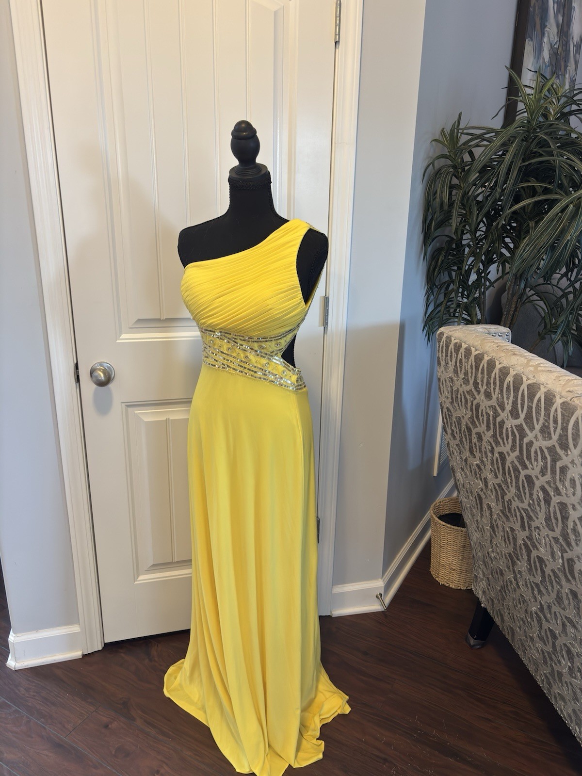 Cache Women’s Yellow One Shoulder Beaded Sequin Cutout Long Gown Zip 6
